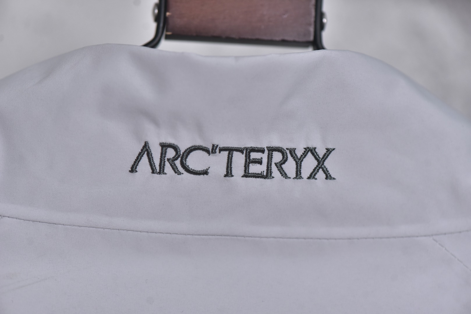 图片[8]-#ARC TERYX始祖鸟Kadin SS立领夹克系列❗ 现货供应 全年售后 原厂材料. 面料同步原厂 温馨提示❗（只做高端产品） DF巅峰 踏上巅峰❗ 颜色.黑色.灰白色 尺码：S.M.L.XL.XXL.-选品中心