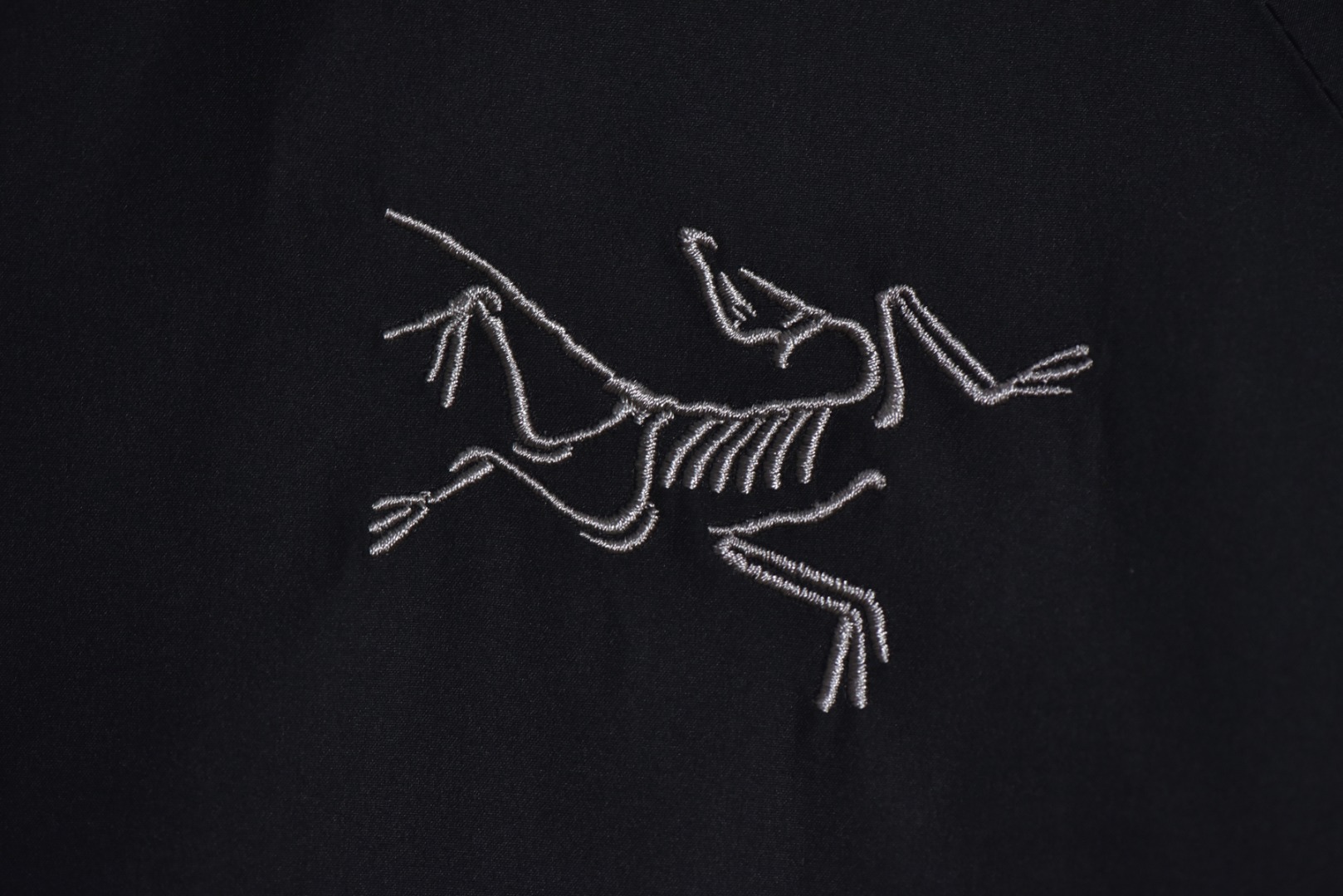 图片[3]-#ARC TERYX始祖鸟Kadin SS立领夹克系列❗ 现货供应 全年售后 原厂材料. 面料同步原厂 温馨提示❗（只做高端产品） DF巅峰 踏上巅峰❗ 颜色.黑色.灰白色 尺码：S.M.L.XL.XXL.-选品中心