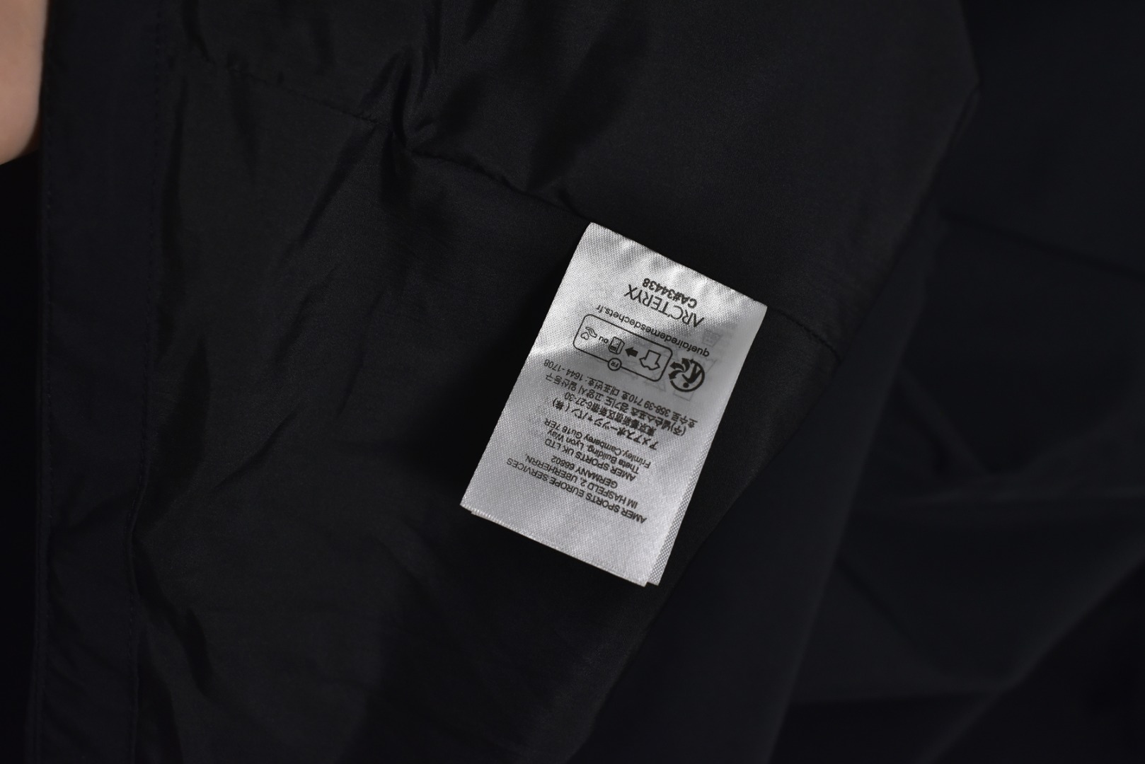 图片[9]-#ARC TERYX始祖鸟Kadin SS立领夹克系列❗ 现货供应 全年售后 原厂材料. 面料同步原厂 温馨提示❗（只做高端产品） DF巅峰 踏上巅峰❗ 颜色.黑色.灰白色 尺码：S.M.L.XL.XXL.-选品中心