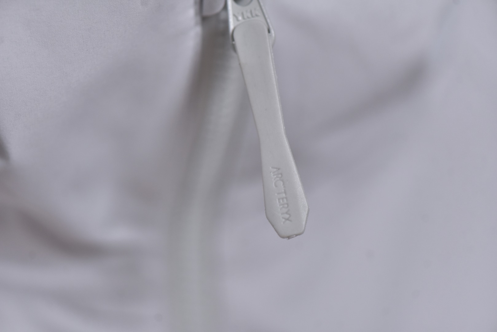 图片[4]-#ARC TERYX始祖鸟Kadin-ss连帽夹克系列❗ 现货供应 全年售后 原厂材料. 面料同步原厂 温馨提示❗（只做高端产品） DF巅峰 踏上巅峰❗ 颜色.黑色.灰白色 尺码：S.M.L.XL.XXL.-选品中心