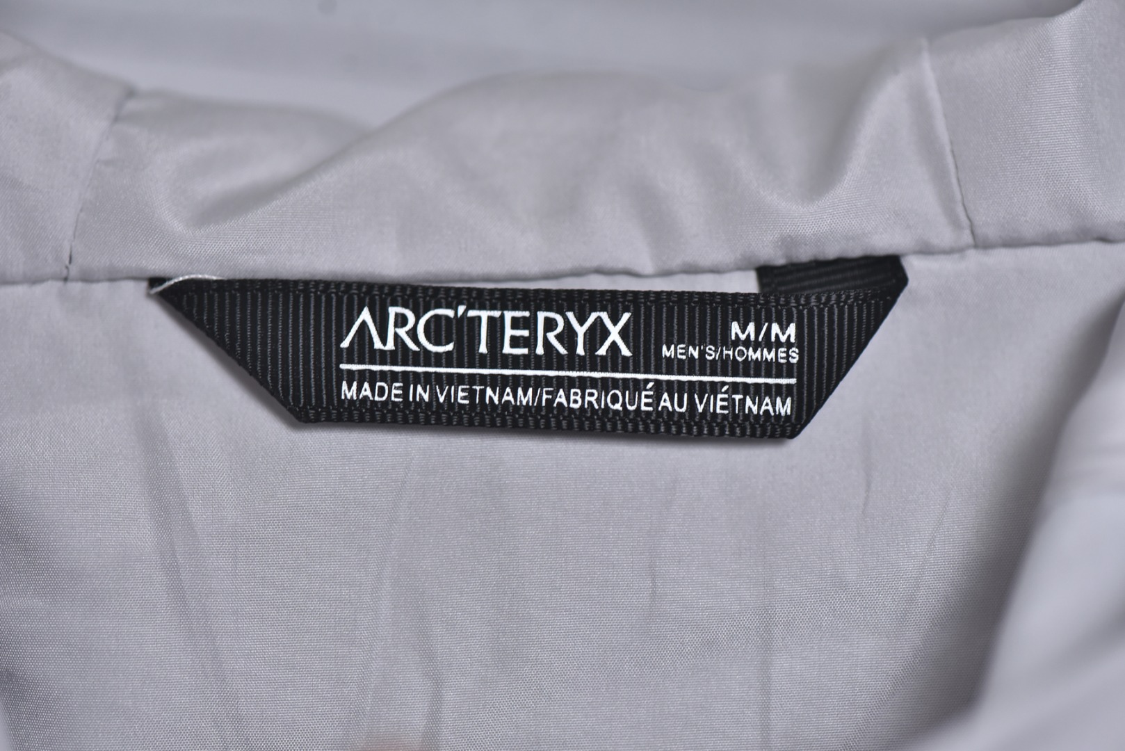 图片[5]-#ARC TERYX始祖鸟Kadin-ss连帽夹克系列❗ 现货供应 全年售后 原厂材料. 面料同步原厂 温馨提示❗（只做高端产品） DF巅峰 踏上巅峰❗ 颜色.黑色.灰白色 尺码：S.M.L.XL.XXL.-选品中心