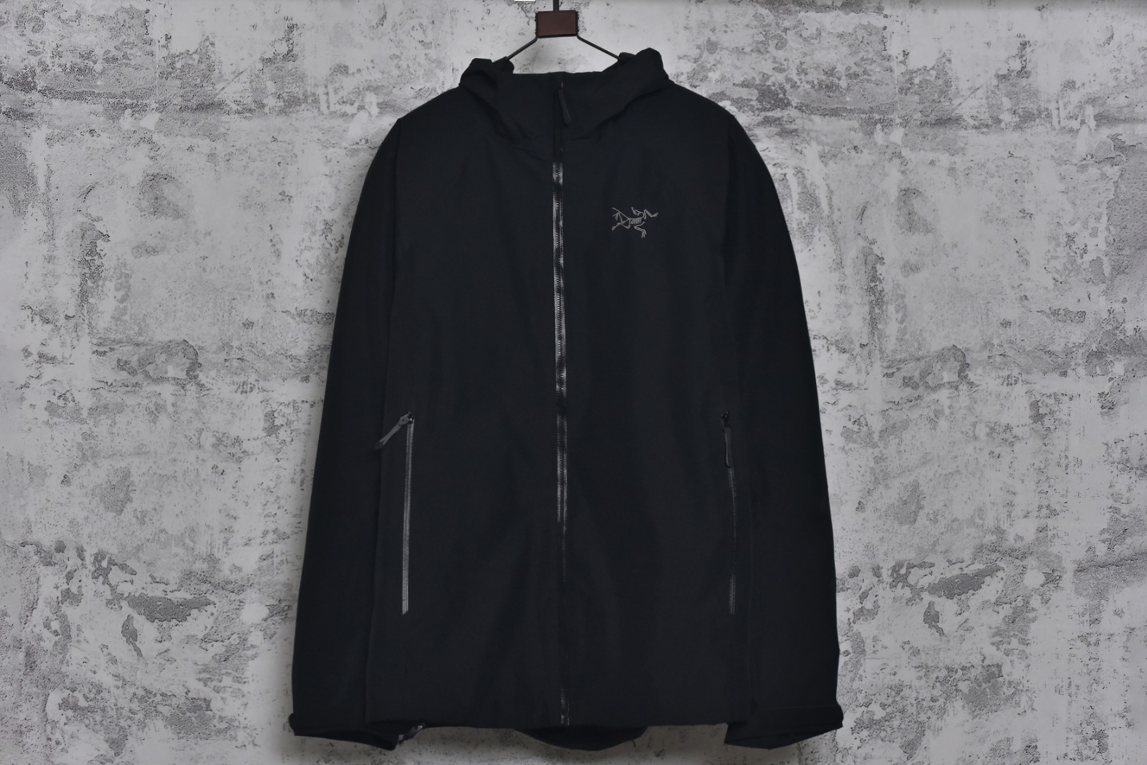 #ARC TERYX始祖鸟Kadin-ss连帽夹克系列❗ 现货供应 全年售后 原厂材料. 面料同步原厂 温馨提示❗（只做高端产品） DF巅峰 踏上巅峰❗ 颜色.黑色.灰白色 尺码：S.M.L.XL.XXL.-选品中心