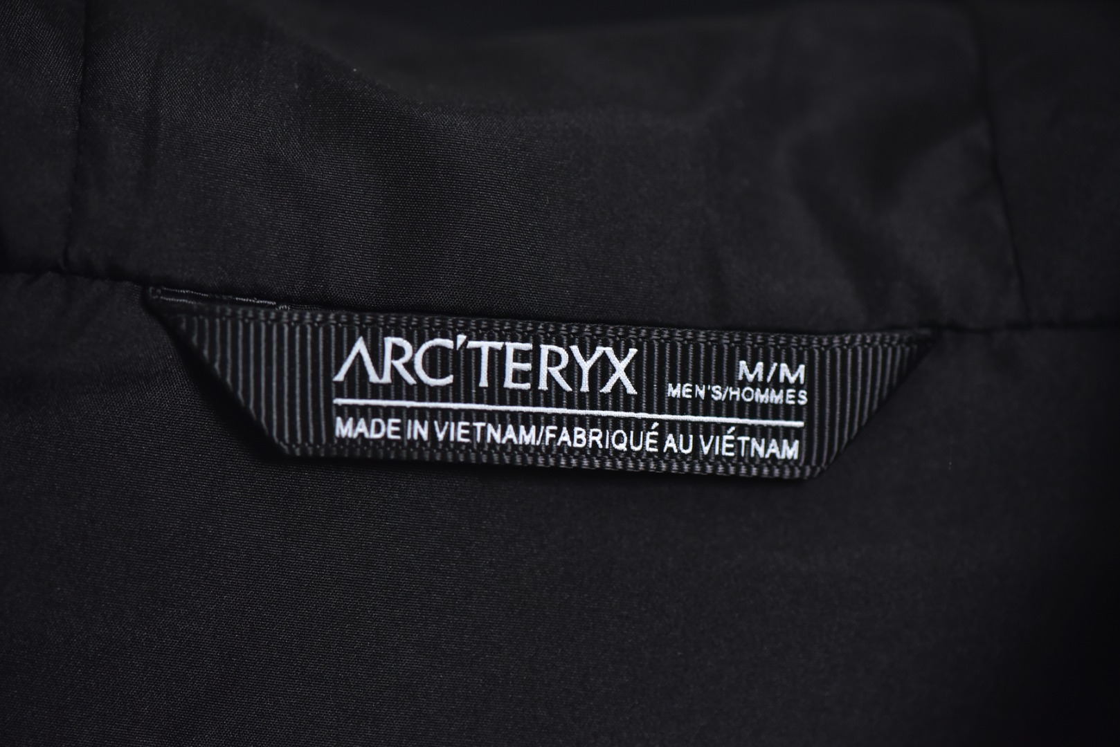 图片[5]-#ARC TERYX始祖鸟Kadin-ss连帽夹克系列❗ 现货供应 全年售后 原厂材料. 面料同步原厂 温馨提示❗（只做高端产品） DF巅峰 踏上巅峰❗ 颜色.黑色.灰白色 尺码：S.M.L.XL.XXL.-选品中心