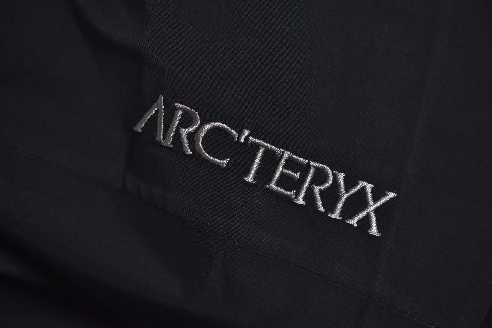 图片[7]-#ARC TERYX始祖鸟Kadin-ss连帽夹克系列❗ 现货供应 全年售后 原厂材料. 面料同步原厂 温馨提示❗（只做高端产品） DF巅峰 踏上巅峰❗ 颜色.黑色.灰白色 尺码：S.M.L.XL.XXL.-选品中心