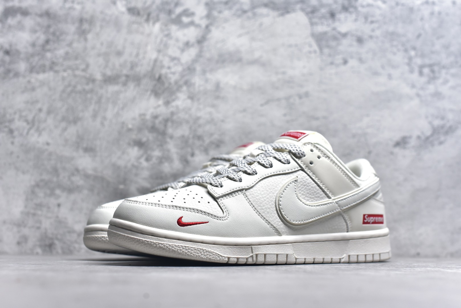 图片[2]-#Nike SB Dunk Low Supreme联名 米白小红勾 周年高端定制 低帮休闲板鞋 CS1688-109 #定制鞋盒 大厂纯原品质出货 超高清洁度 皮料切割干净无任何毛边 细节完美 尺码：36 36.5 37.5 38 38.5 39 40 40.5 41 42 42.5 43 44 44.5 45 9.E5-选品中心