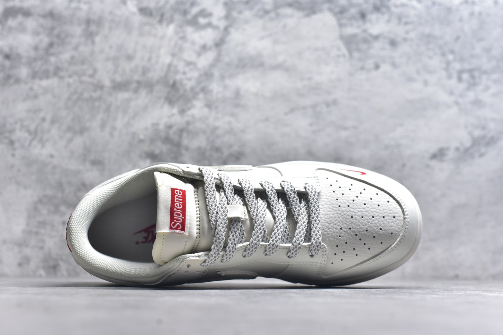 图片[4]-#Nike SB Dunk Low Supreme联名 米白小红勾 周年高端定制 低帮休闲板鞋 CS1688-109 #定制鞋盒 大厂纯原品质出货 超高清洁度 皮料切割干净无任何毛边 细节完美 尺码：36 36.5 37.5 38 38.5 39 40 40.5 41 42 42.5 43 44 44.5 45 9.E5-选品中心