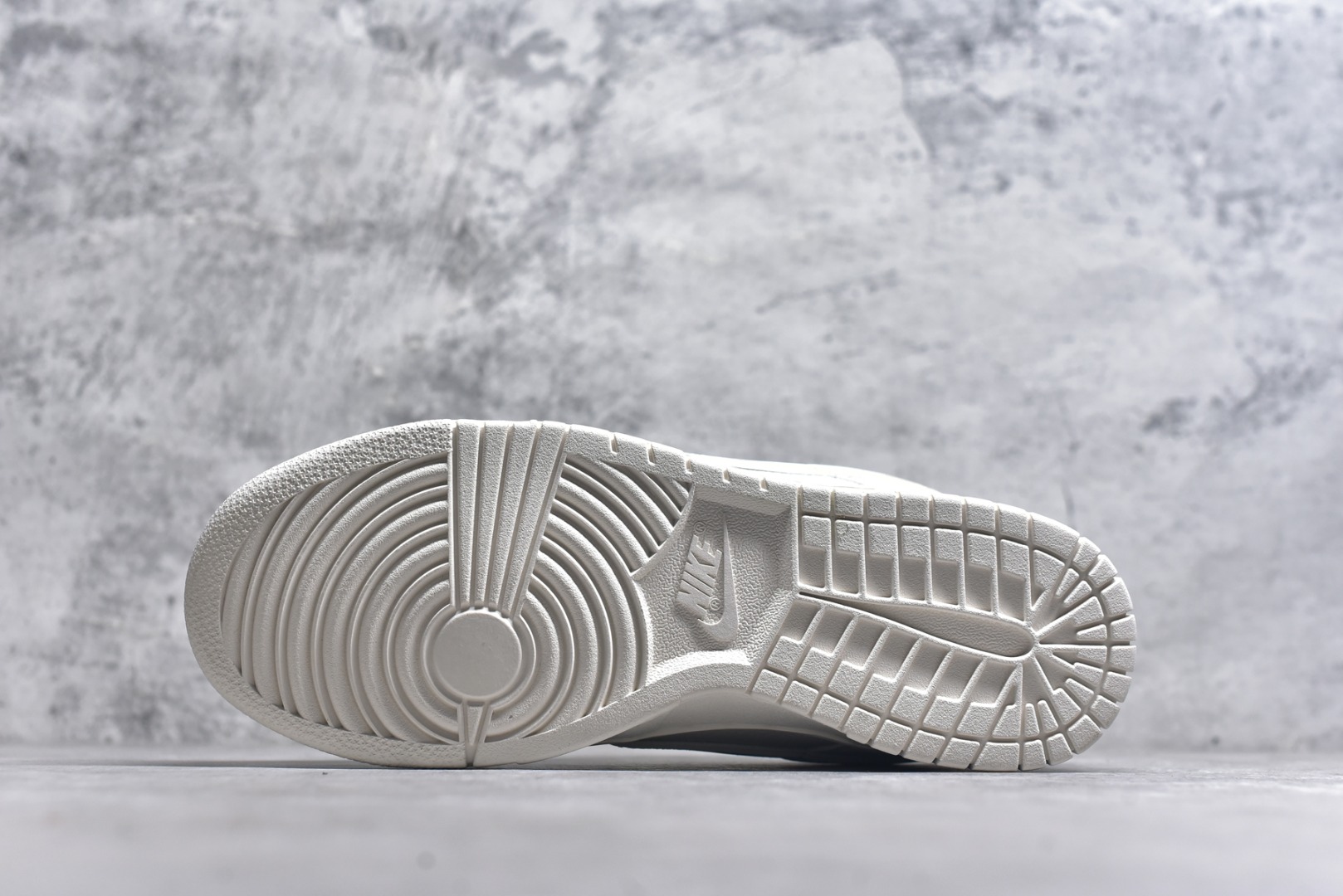 图片[6]-#Nike SB Dunk Low Supreme联名 米白小红勾 周年高端定制 低帮休闲板鞋 CS1688-109 #定制鞋盒 大厂纯原品质出货 超高清洁度 皮料切割干净无任何毛边 细节完美 尺码：36 36.5 37.5 38 38.5 39 40 40.5 41 42 42.5 43 44 44.5 45 9.E5-选品中心