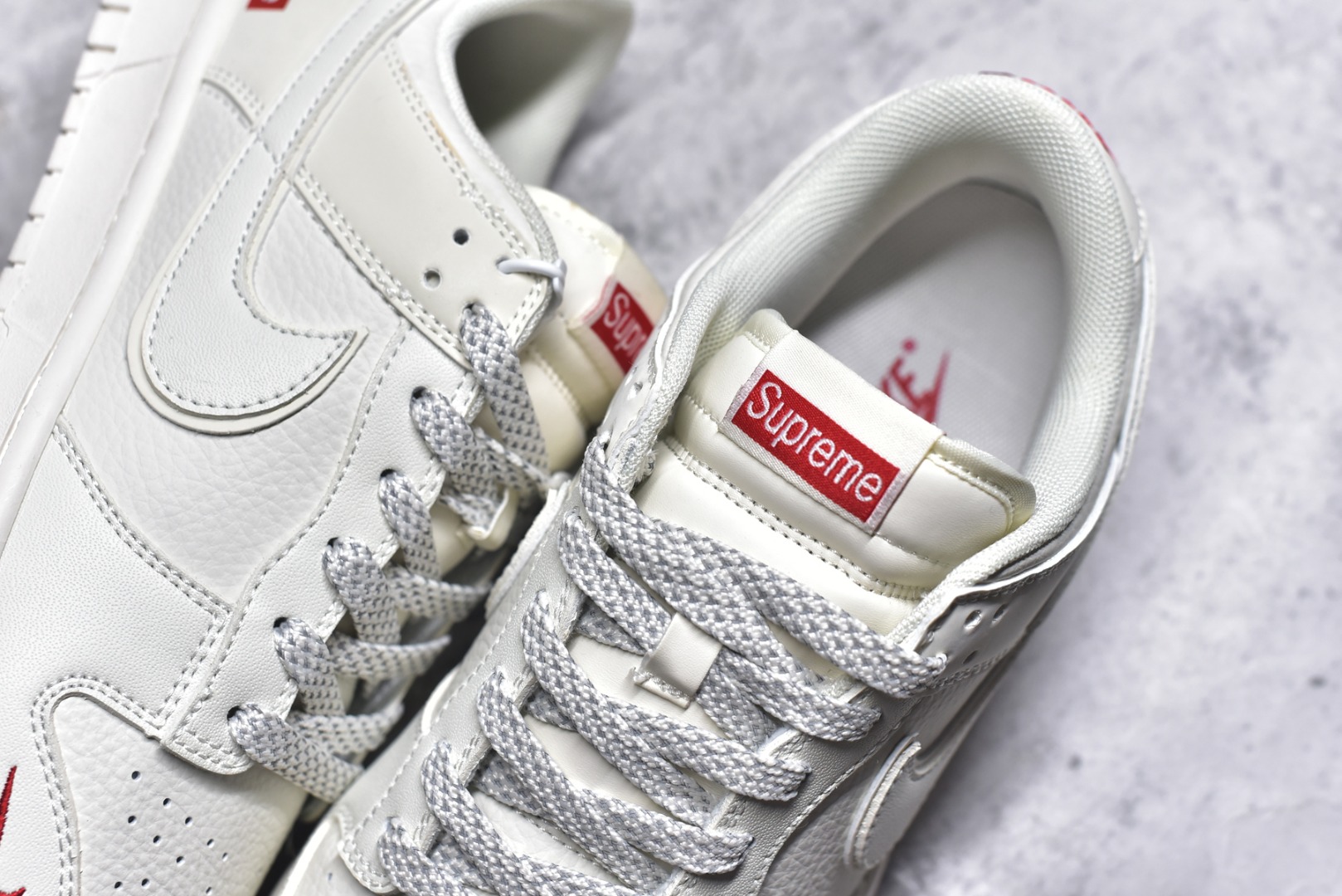 图片[9]-#Nike SB Dunk Low Supreme联名 米白小红勾 周年高端定制 低帮休闲板鞋 CS1688-109 #定制鞋盒 大厂纯原品质出货 超高清洁度 皮料切割干净无任何毛边 细节完美 尺码：36 36.5 37.5 38 38.5 39 40 40.5 41 42 42.5 43 44 44.5 45 9.E5-选品中心