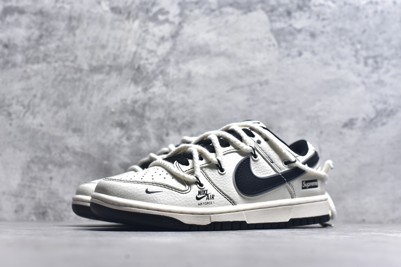 图片[2]-#Nk SB Dunk Low Supreme联名-米黑小标抽绳 周年高端定制 低帮休闲板鞋 XX2025-566 #定制鞋盒 大厂纯原品质出货 超高清洁度 皮料切割干净无任何毛边 细节完美 尺码：36 36.5 37.5 38 38.5 39 40 40.5 41 42 42.5 43 44 44.5 45 9.E5-选品中心