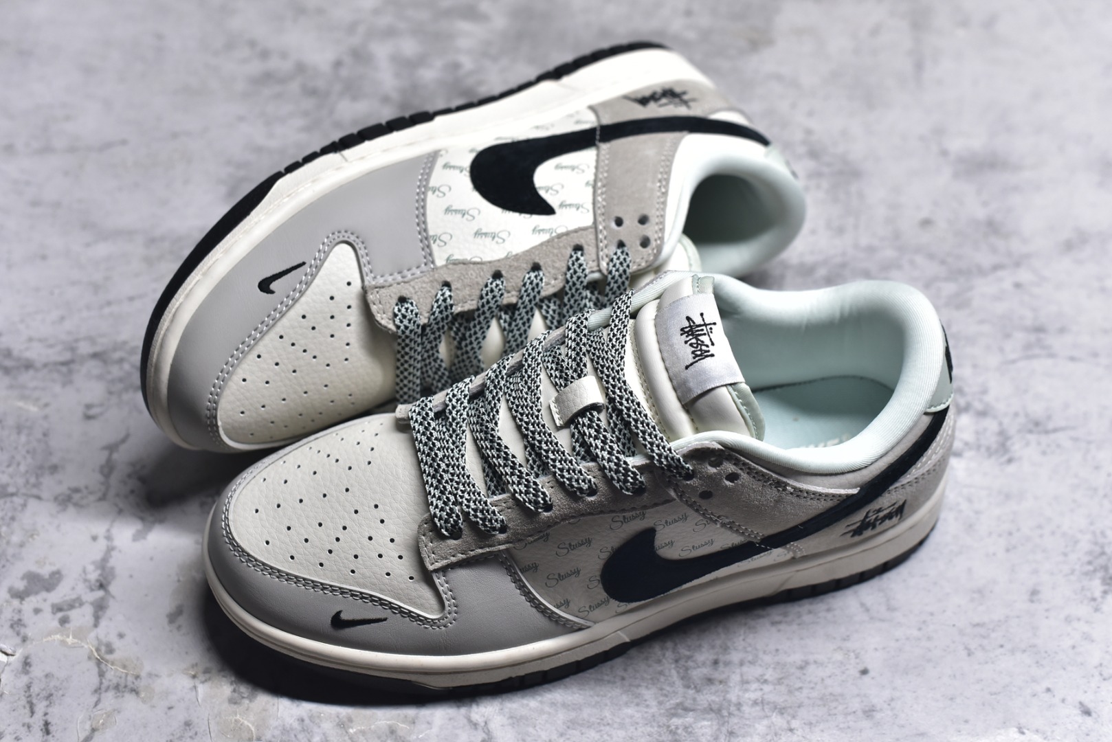 图片[7]-#Nk SB Dunk Low 斯图西联名 绿尾小黑勾 周年高端定制 低帮休闲板鞋 XX2025-901 #定制鞋盒 大厂纯原品质出货 超高清洁度 皮料切割干净无任何毛边 细节完美 尺码：36 36.5 37.5 38 38.5 39 40 40.5 41 42 42.5 43 44 44.5 45 9.E5-选品中心