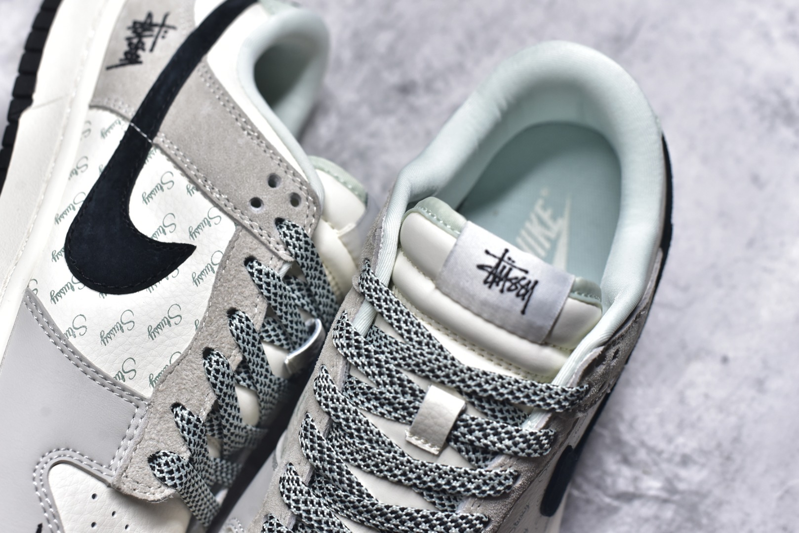 图片[9]-#Nk SB Dunk Low 斯图西联名 绿尾小黑勾 周年高端定制 低帮休闲板鞋 XX2025-901 #定制鞋盒 大厂纯原品质出货 超高清洁度 皮料切割干净无任何毛边 细节完美 尺码：36 36.5 37.5 38 38.5 39 40 40.5 41 42 42.5 43 44 44.5 45 9.E5-选品中心