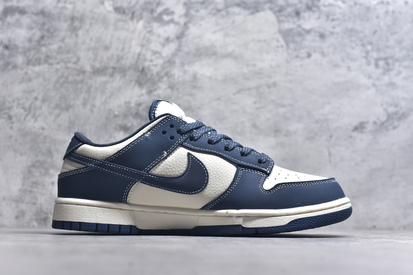 图片[3]-#海外爆款限量发售！Nike SB Dunk Low“ 北面联名——水墨蓝” 周年高端定制 低帮休闲板鞋 定制鞋盒 大厂纯原品质出货 超高清洁度 皮料切割干净无任何毛边 细节完美 货号：DG2025-003 尺码：36 36.5 37.5 38 38.5 39 40 40.5 41 42 42.5 43 44 44.5 45-选品中心