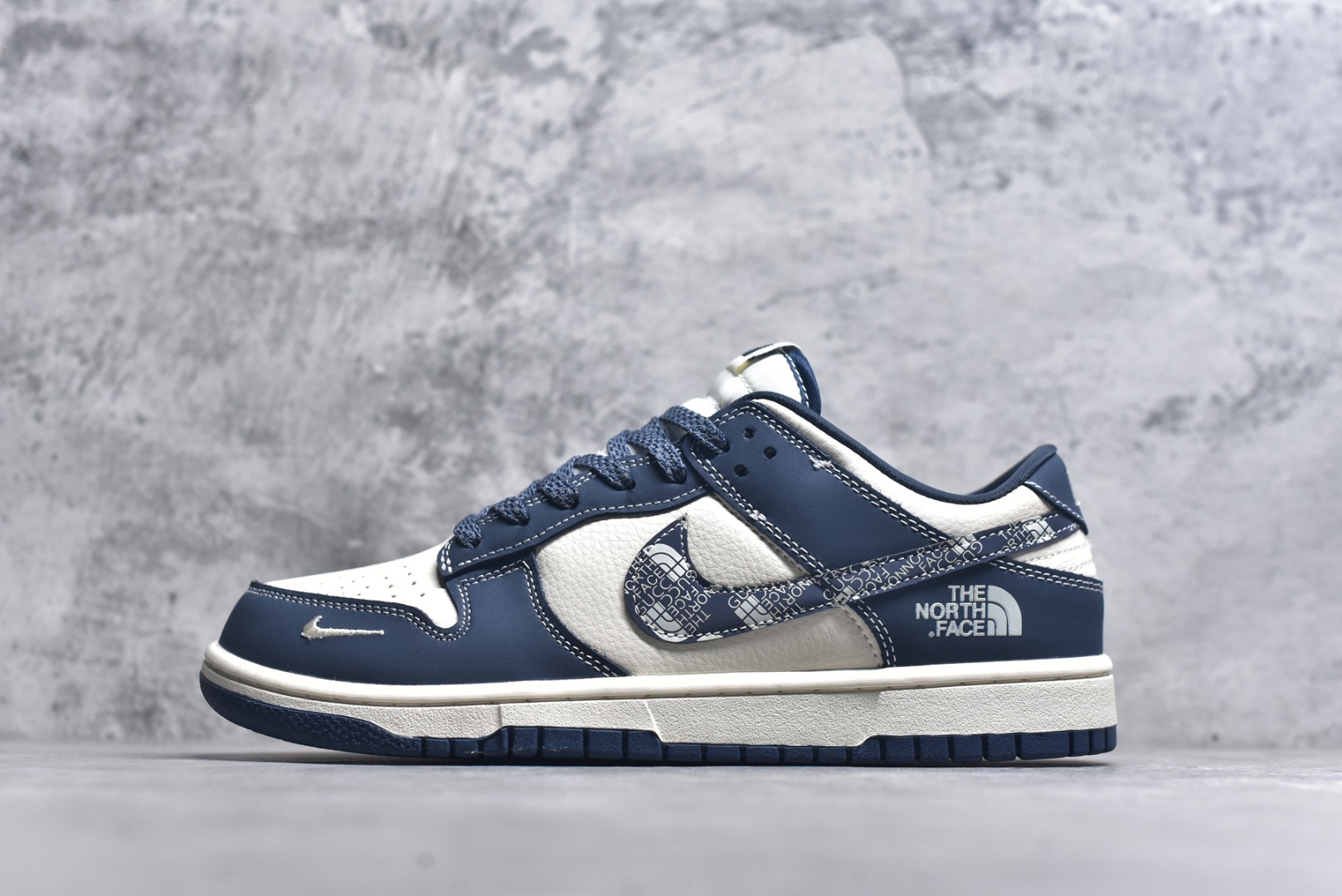 #海外爆款限量发售！Nike SB Dunk Low“ 北面联名——水墨蓝” 周年高端定制 低帮休闲板鞋 定制鞋盒 大厂纯原品质出货 超高清洁度 皮料切割干净无任何毛边 细节完美 货号：DG2025-003 尺码：36 36.5 37.5 38 38.5 39 40 40.5 41 42 42.5 43 44 44.5 45-选品中心