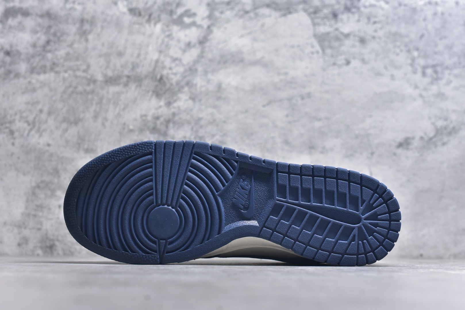 图片[6]-#海外爆款限量发售！Nike SB Dunk Low“ 北面联名——水墨蓝” 周年高端定制 低帮休闲板鞋 定制鞋盒 大厂纯原品质出货 超高清洁度 皮料切割干净无任何毛边 细节完美 货号：DG2025-003 尺码：36 36.5 37.5 38 38.5 39 40 40.5 41 42 42.5 43 44 44.5 45-选品中心