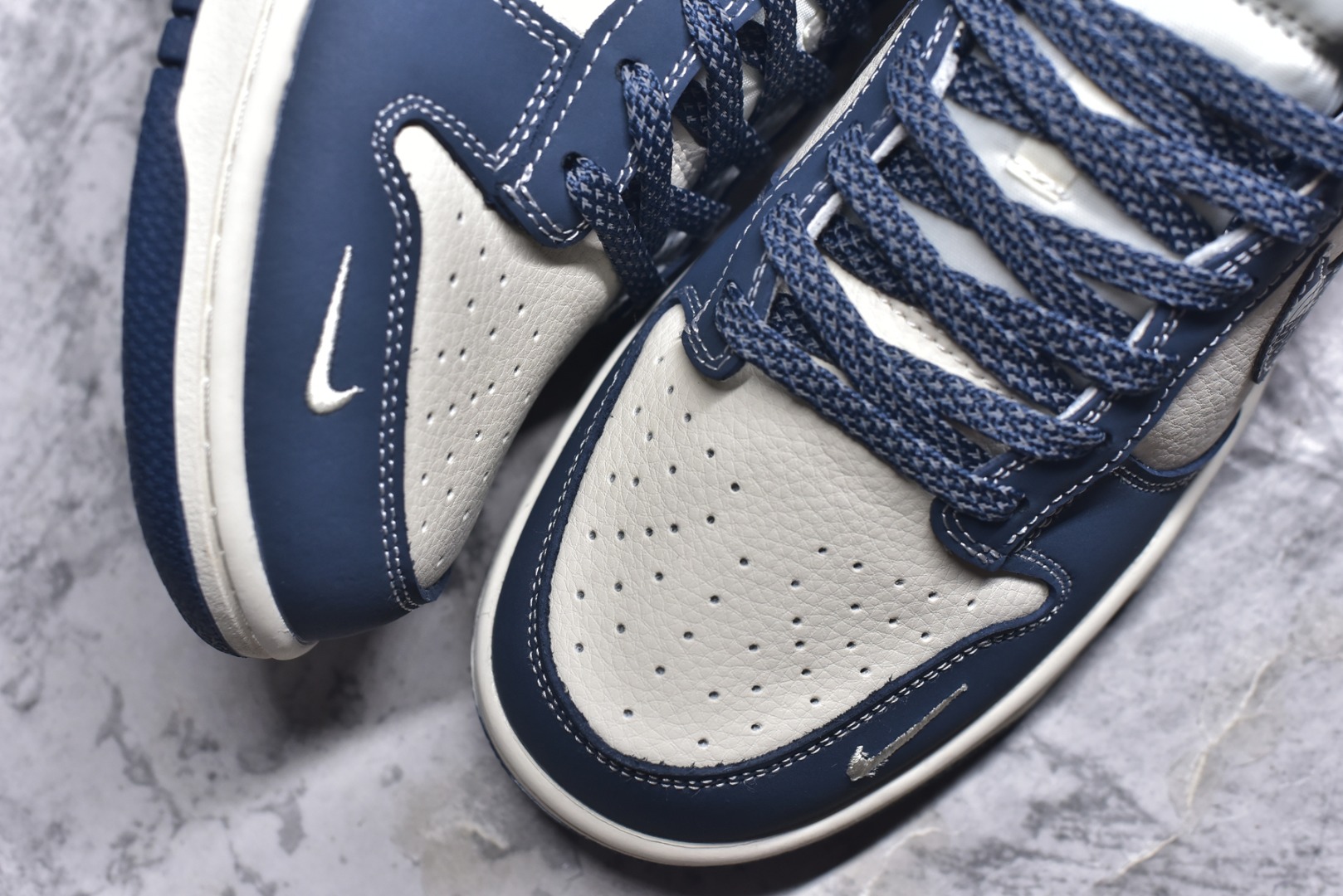 图片[8]-#海外爆款限量发售！Nike SB Dunk Low“ 北面联名——水墨蓝” 周年高端定制 低帮休闲板鞋 定制鞋盒 大厂纯原品质出货 超高清洁度 皮料切割干净无任何毛边 细节完美 货号：DG2025-003 尺码：36 36.5 37.5 38 38.5 39 40 40.5 41 42 42.5 43 44 44.5 45-选品中心