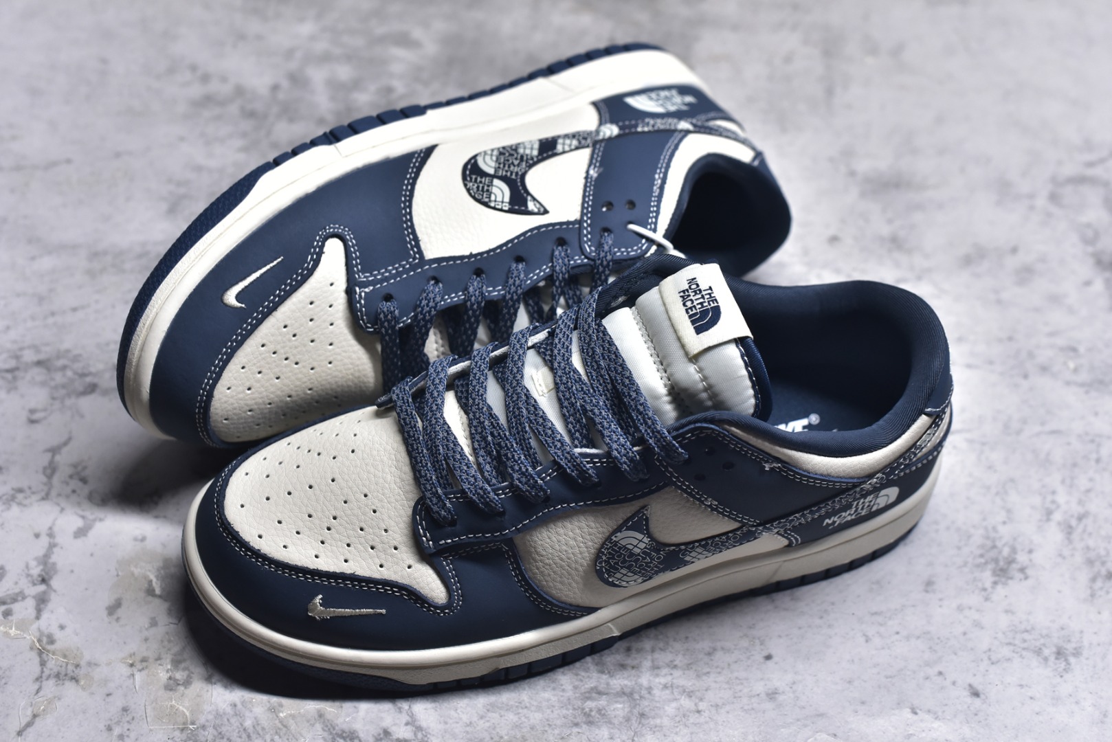 图片[7]-#海外爆款限量发售！Nike SB Dunk Low“ 北面联名——水墨蓝” 周年高端定制 低帮休闲板鞋 定制鞋盒 大厂纯原品质出货 超高清洁度 皮料切割干净无任何毛边 细节完美 货号：DG2025-003 尺码：36 36.5 37.5 38 38.5 39 40 40.5 41 42 42.5 43 44 44.5 45-选品中心