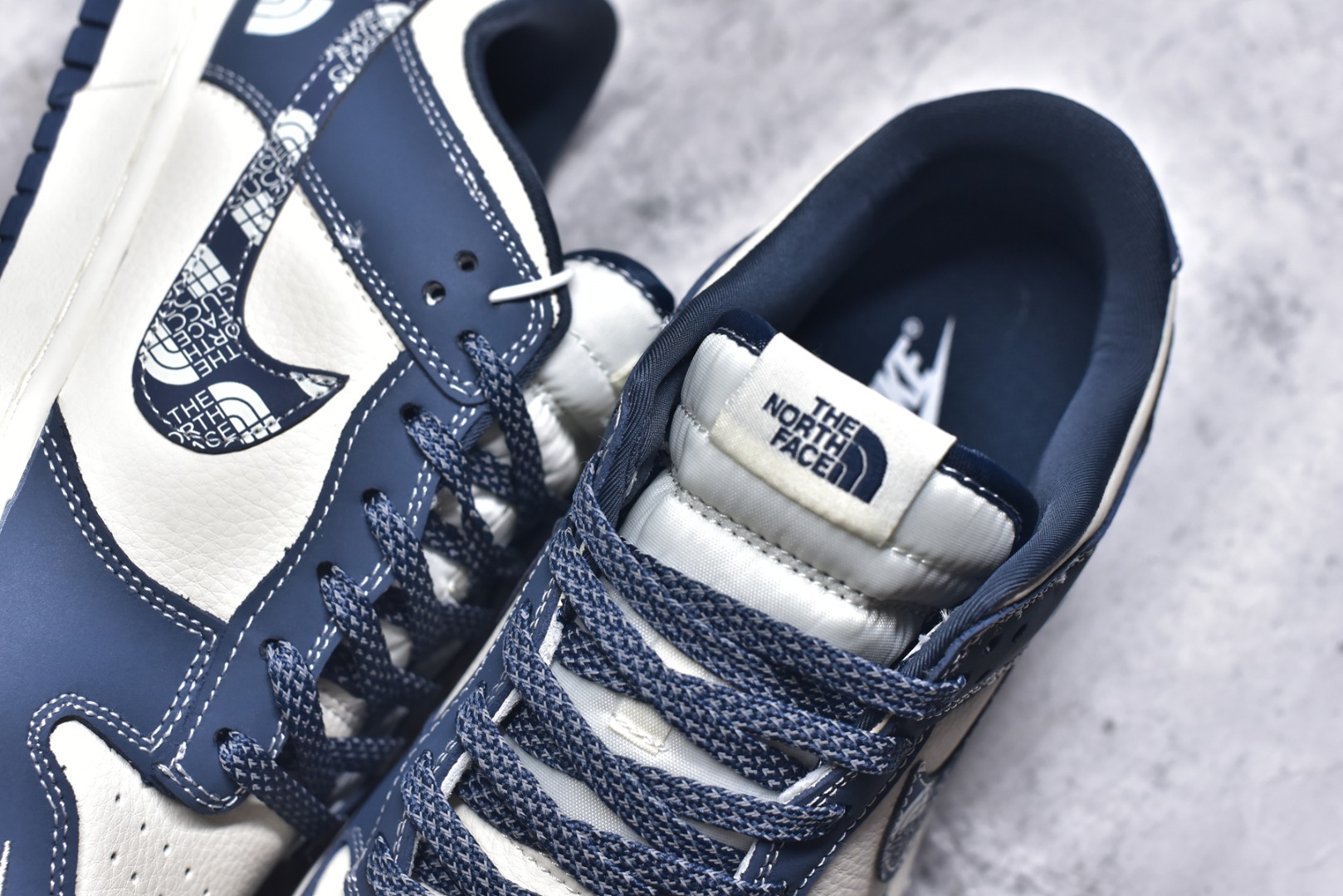 图片[9]-#海外爆款限量发售！Nike SB Dunk Low“ 北面联名——水墨蓝” 周年高端定制 低帮休闲板鞋 定制鞋盒 大厂纯原品质出货 超高清洁度 皮料切割干净无任何毛边 细节完美 货号：DG2025-003 尺码：36 36.5 37.5 38 38.5 39 40 40.5 41 42 42.5 43 44 44.5 45-选品中心