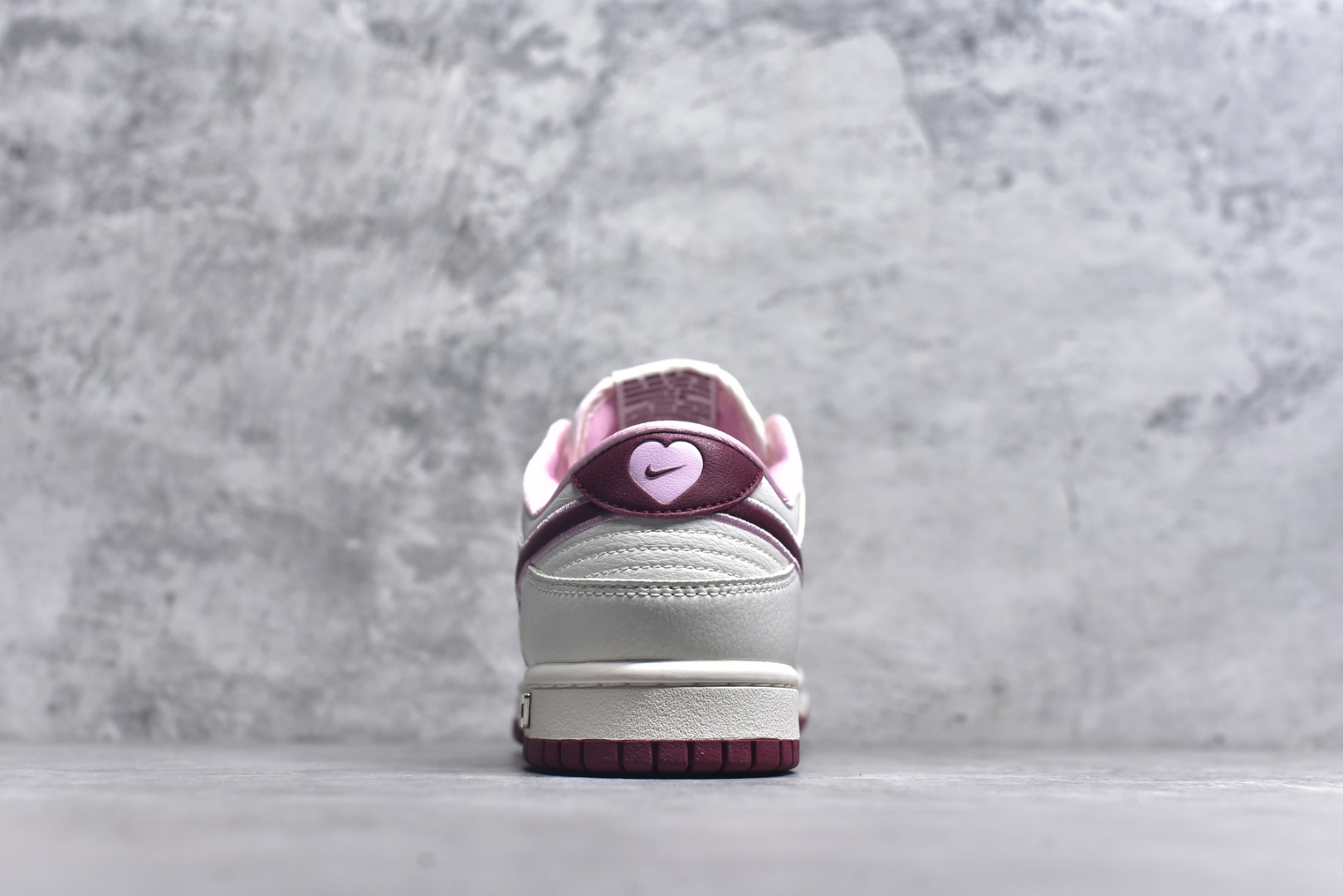 图片[5]-#Nk SB Dunk Low 情人节限定-樱桃情人节 周年高端定制 低帮休闲板鞋 XX2025-312 #定制鞋盒 大厂纯原品质出货 超高清洁度 皮料切割干净无任何毛边 细节完美 尺码：36 36.5 37.5 38 38.5 39 40 40.5 41 42 42.5 43 44 44.5 45 9.E5-选品中心