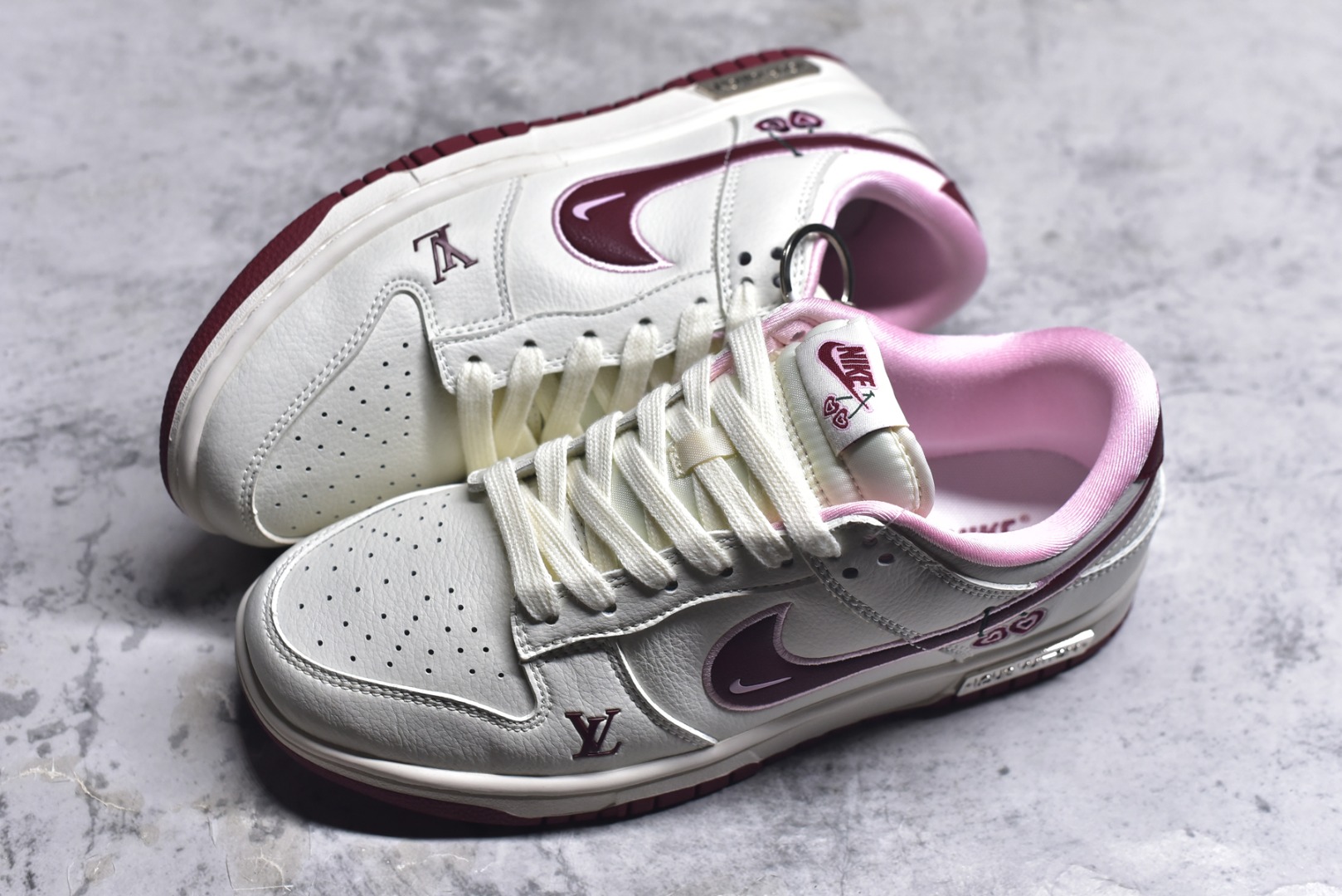 图片[7]-#Nk SB Dunk Low 情人节限定-樱桃情人节 周年高端定制 低帮休闲板鞋 XX2025-312 #定制鞋盒 大厂纯原品质出货 超高清洁度 皮料切割干净无任何毛边 细节完美 尺码：36 36.5 37.5 38 38.5 39 40 40.5 41 42 42.5 43 44 44.5 45 9.E5-选品中心