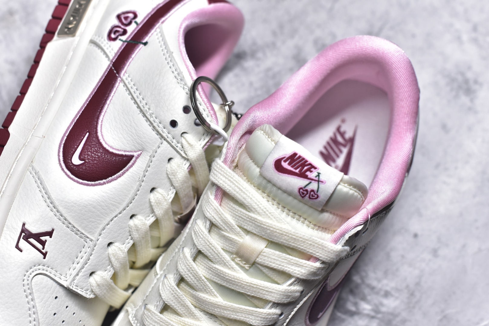 图片[9]-#Nk SB Dunk Low 情人节限定-樱桃情人节 周年高端定制 低帮休闲板鞋 XX2025-312 #定制鞋盒 大厂纯原品质出货 超高清洁度 皮料切割干净无任何毛边 细节完美 尺码：36 36.5 37.5 38 38.5 39 40 40.5 41 42 42.5 43 44 44.5 45 9.E5-选品中心