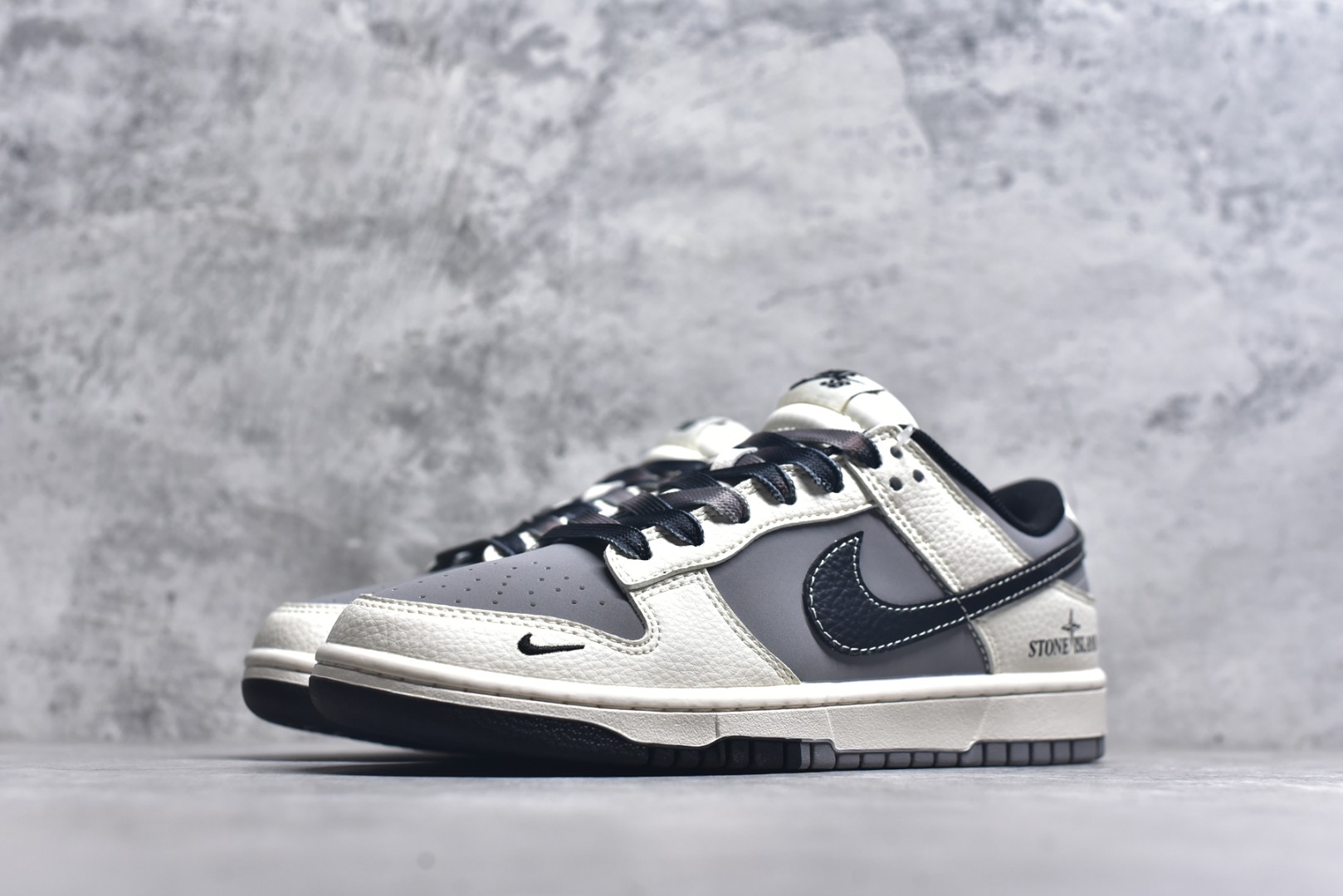 图片[2]-#Nike SB Dunk Low 石头岛联名 米灰黑拼接 周年高端定制 低帮休闲板鞋 JP1628-041 #定制鞋盒 大厂纯原品质出货 超高清洁度 皮料切割干净无任何毛边 细节完美 尺码：36 36.5 37.5 38 38.5 39 40 40.5 41 42 42.5 43 44 44.5 45 9.E5-选品中心