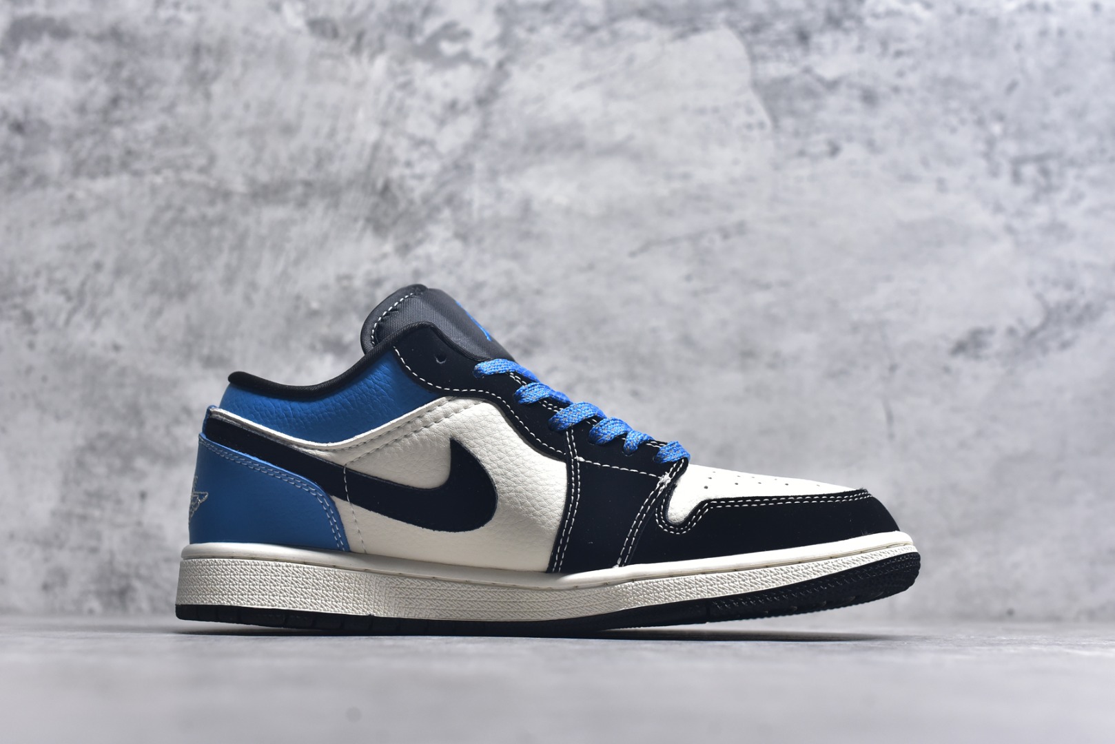 图片[3]-#海外爆款限量发售！Nike Jordan Air Jordan 1 “LV联名——创意米黑蓝” 高端定制 乔丹低帮休闲板鞋 大厂纯原品质出货 纯正版型 定制鞋盒 皮料切割干净无任何毛边 细节完美 超高清洁度 货号：QJ2025-001 尺码：36 36.5 37.5 38 38.5 39 40 40.5 41 42 42.5 43 44 44.5 45-选品中心