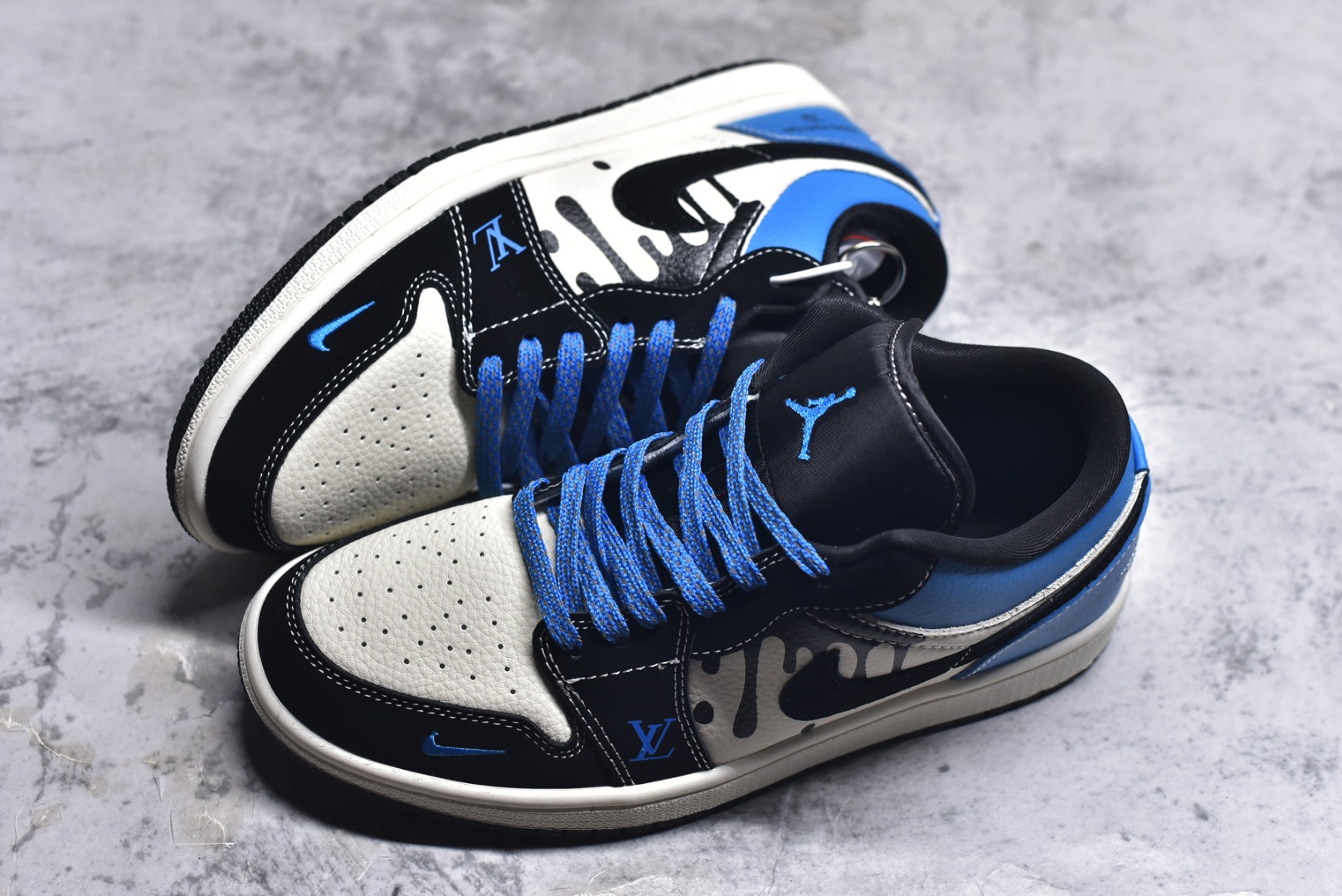 图片[7]-#海外爆款限量发售！Nike Jordan Air Jordan 1 “LV联名——创意米黑蓝” 高端定制 乔丹低帮休闲板鞋 大厂纯原品质出货 纯正版型 定制鞋盒 皮料切割干净无任何毛边 细节完美 超高清洁度 货号：QJ2025-001 尺码：36 36.5 37.5 38 38.5 39 40 40.5 41 42 42.5 43 44 44.5 45-选品中心