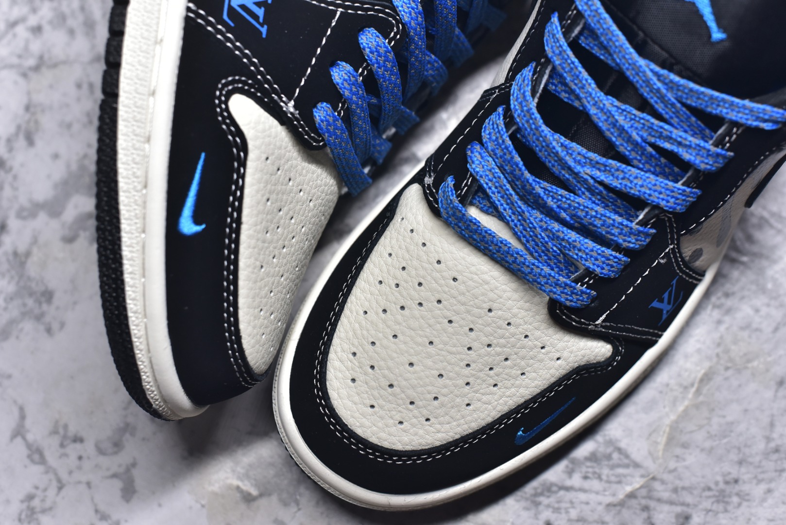 图片[8]-#海外爆款限量发售！Nike Jordan Air Jordan 1 “LV联名——创意米黑蓝” 高端定制 乔丹低帮休闲板鞋 大厂纯原品质出货 纯正版型 定制鞋盒 皮料切割干净无任何毛边 细节完美 超高清洁度 货号：QJ2025-001 尺码：36 36.5 37.5 38 38.5 39 40 40.5 41 42 42.5 43 44 44.5 45-选品中心