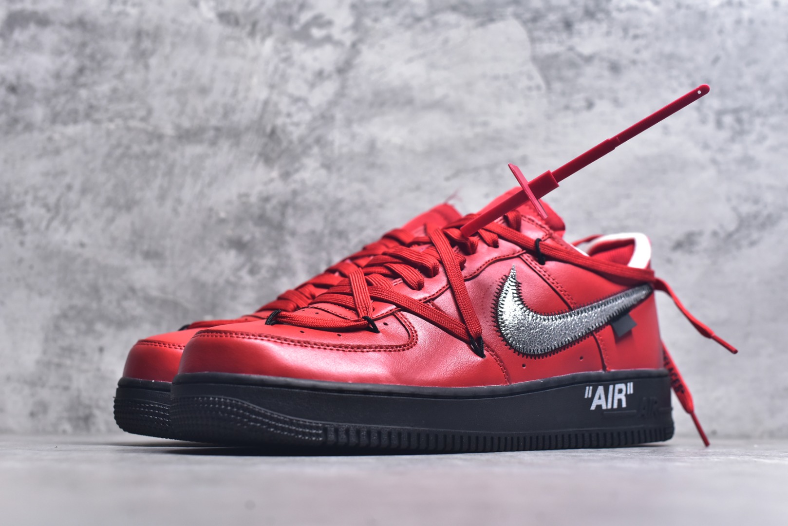 图片[2]-#Off-White x NK Air Force 1 \”Red\” 空军一号 OW联名红色艺术馆 DD1876-600 全套原‮原楦‬纸版开发 越南原‮大装‬底 重金采购原厂Prime Asia贝利进口皮料 内侧标语字体三段大小 原厂油墨加持 色泽亮度 高频效果一致 全鞋电脑针车 工整有序 视觉效果满分 原厂拉帮手法 标准四线 密度针距针孔大小控制到位 原装反口里网布海绵 正确卡色网眼大小 原厂港宝加持完美还原灵魂版型 原盒原配从里到外百分百还原 内置Sole气垫 中底白色背胶 尺码：36 36.5 37.5 38 38.5 39 40 40.5 41 42 42.5 43 44 44.5 45 46 47.5 48.5-选品中心