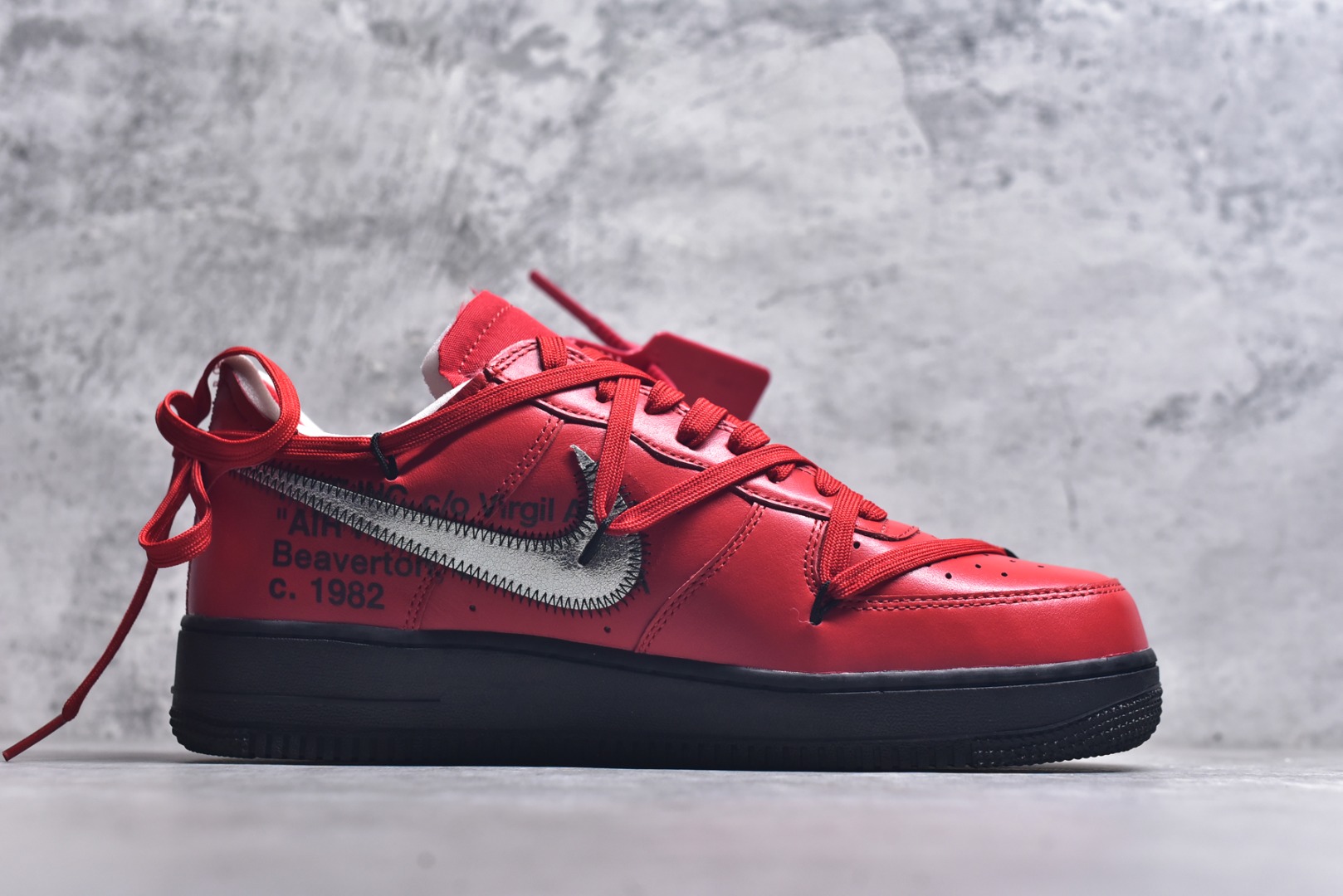 图片[3]-#Off-White x NK Air Force 1 \”Red\” 空军一号 OW联名红色艺术馆 DD1876-600 全套原‮原楦‬纸版开发 越南原‮大装‬底 重金采购原厂Prime Asia贝利进口皮料 内侧标语字体三段大小 原厂油墨加持 色泽亮度 高频效果一致 全鞋电脑针车 工整有序 视觉效果满分 原厂拉帮手法 标准四线 密度针距针孔大小控制到位 原装反口里网布海绵 正确卡色网眼大小 原厂港宝加持完美还原灵魂版型 原盒原配从里到外百分百还原 内置Sole气垫 中底白色背胶 尺码：36 36.5 37.5 38 38.5 39 40 40.5 41 42 42.5 43 44 44.5 45 46 47.5 48.5-选品中心