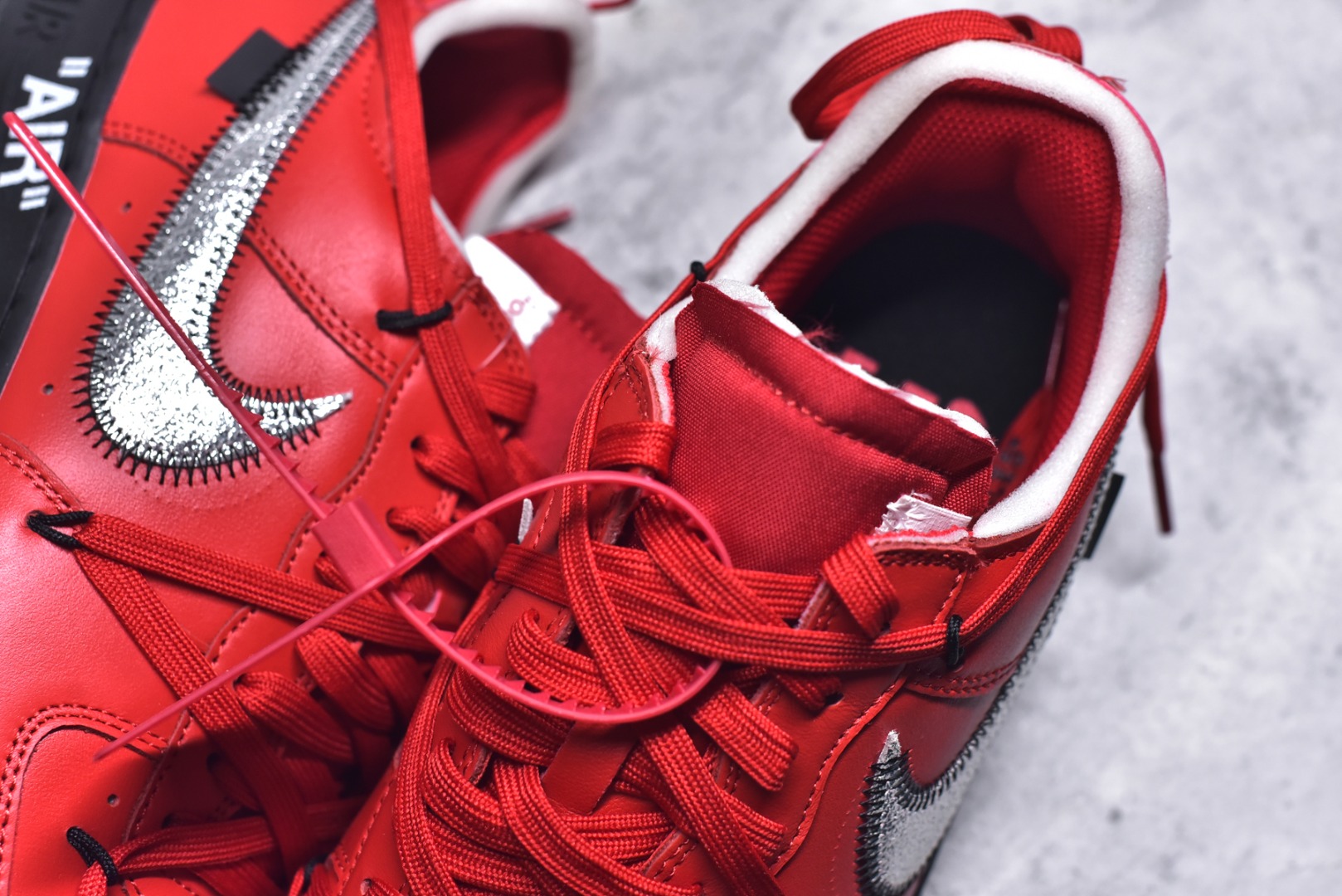 图片[9]-#Off-White x NK Air Force 1 \”Red\” 空军一号 OW联名红色艺术馆 DD1876-600 全套原‮原楦‬纸版开发 越南原‮大装‬底 重金采购原厂Prime Asia贝利进口皮料 内侧标语字体三段大小 原厂油墨加持 色泽亮度 高频效果一致 全鞋电脑针车 工整有序 视觉效果满分 原厂拉帮手法 标准四线 密度针距针孔大小控制到位 原装反口里网布海绵 正确卡色网眼大小 原厂港宝加持完美还原灵魂版型 原盒原配从里到外百分百还原 内置Sole气垫 中底白色背胶 尺码：36 36.5 37.5 38 38.5 39 40 40.5 41 42 42.5 43 44 44.5 45 46 47.5 48.5-选品中心