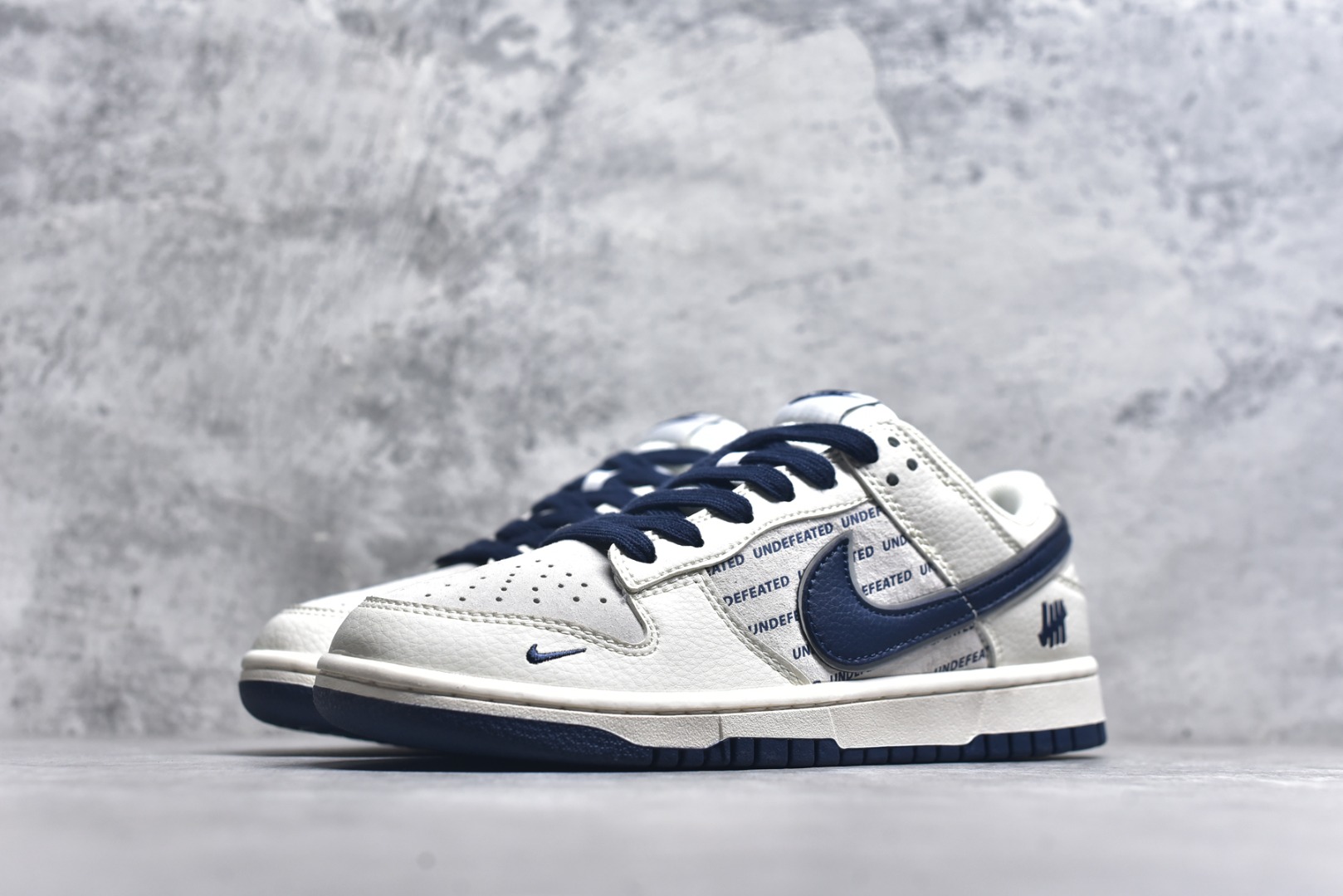 图片[2]-#Nk SB Dunk Low UN联名-英文藏蓝底 周年高端定制 低帮休闲板鞋 XX2026-666 #定制鞋盒 大厂纯原品质出货 超高清洁度 皮料切割干净无任何毛边 细节完美 尺码：36 36.5 37.5 38 38.5 39 40 40.5 41 42 42.5 43 44 44.5 45 9.E5-选品中心