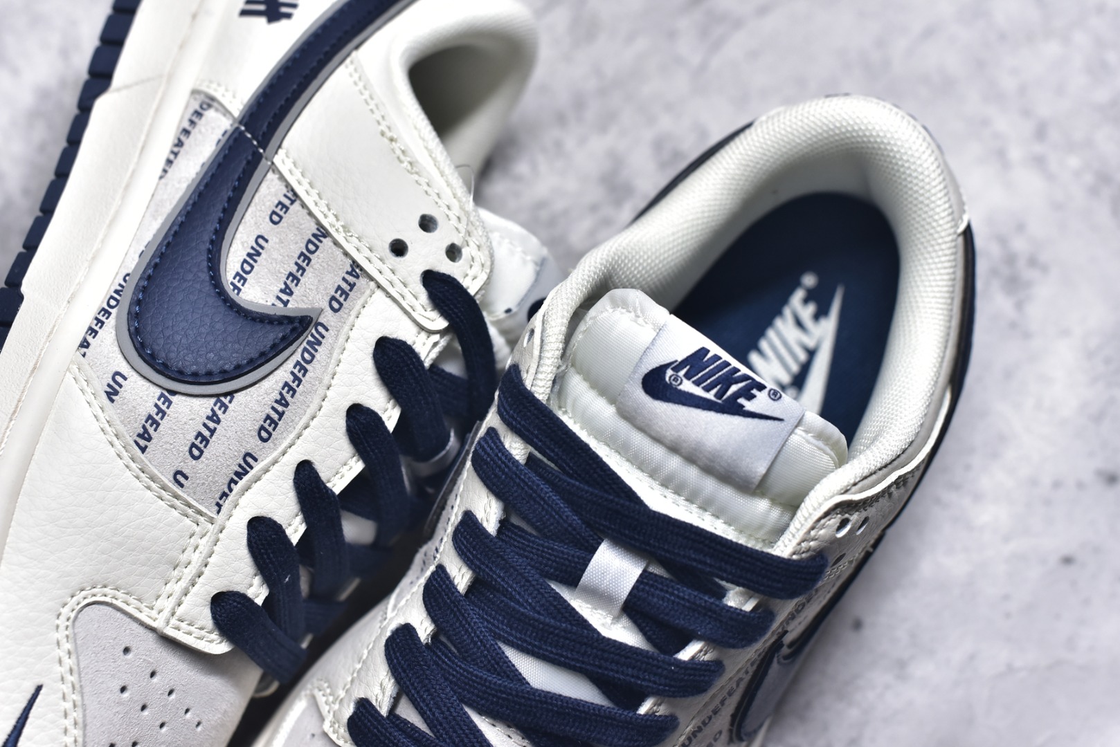 图片[9]-#Nk SB Dunk Low UN联名-英文藏蓝底 周年高端定制 低帮休闲板鞋 XX2026-666 #定制鞋盒 大厂纯原品质出货 超高清洁度 皮料切割干净无任何毛边 细节完美 尺码：36 36.5 37.5 38 38.5 39 40 40.5 41 42 42.5 43 44 44.5 45 9.E5-选品中心