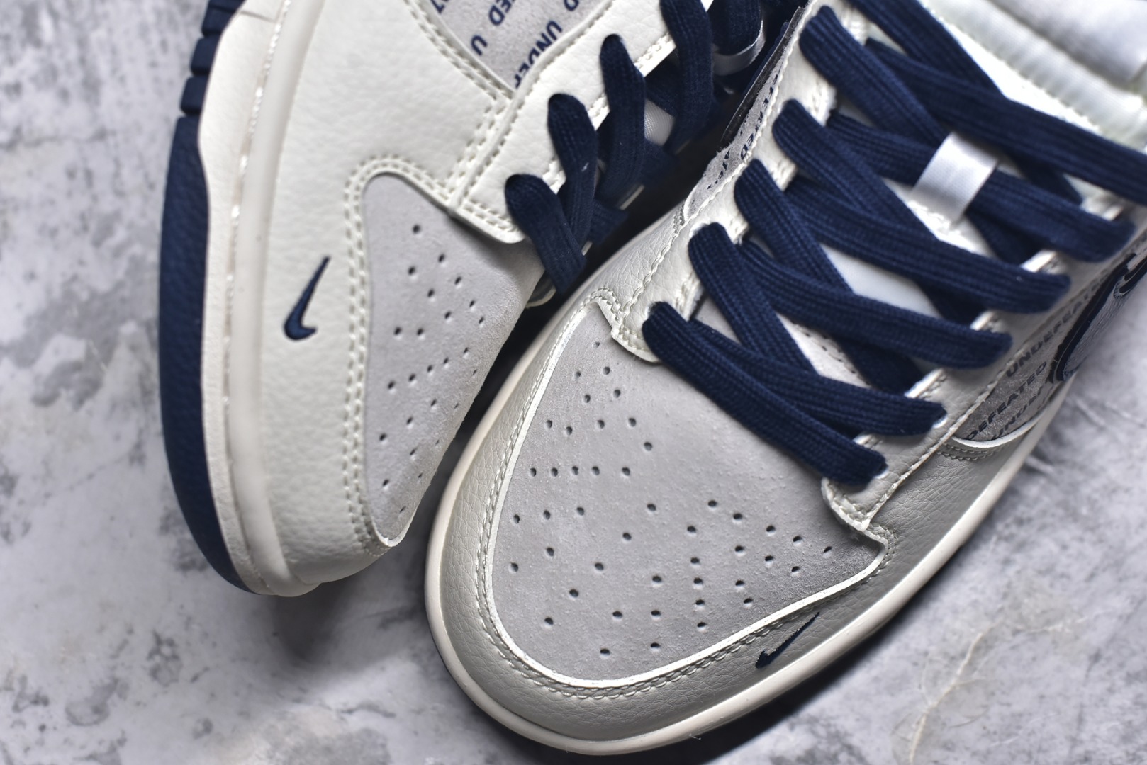 图片[8]-#Nk SB Dunk Low UN联名-英文藏蓝底 周年高端定制 低帮休闲板鞋 XX2026-666 #定制鞋盒 大厂纯原品质出货 超高清洁度 皮料切割干净无任何毛边 细节完美 尺码：36 36.5 37.5 38 38.5 39 40 40.5 41 42 42.5 43 44 44.5 45 9.E5-选品中心