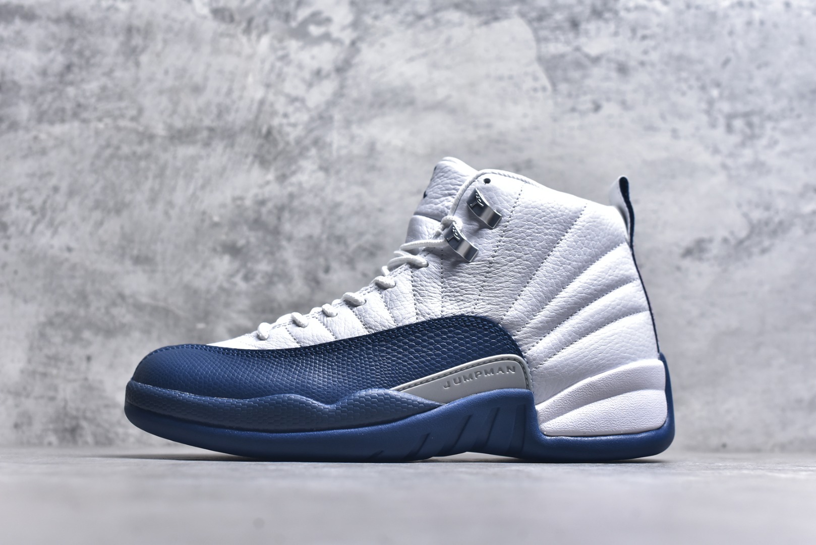 #Air Jordan AJ12 Retro 法国蓝 货号：CT8013-114 外贸特供批次 原楦原档案数据开模打造 原汁原味12代鞋型 进口原厂皮料 原厂碳板 原装材料 原厂定制金属扣 原厂电绣 支持与公司货全方位对比 只服务于5%懂鞋的高端客户 发国外可支持各种retail商店充正寄售 尺码：40 40.5 41 42 42.5 43 44 44.5 45 45.5 46 47.5 48.5-选品中心