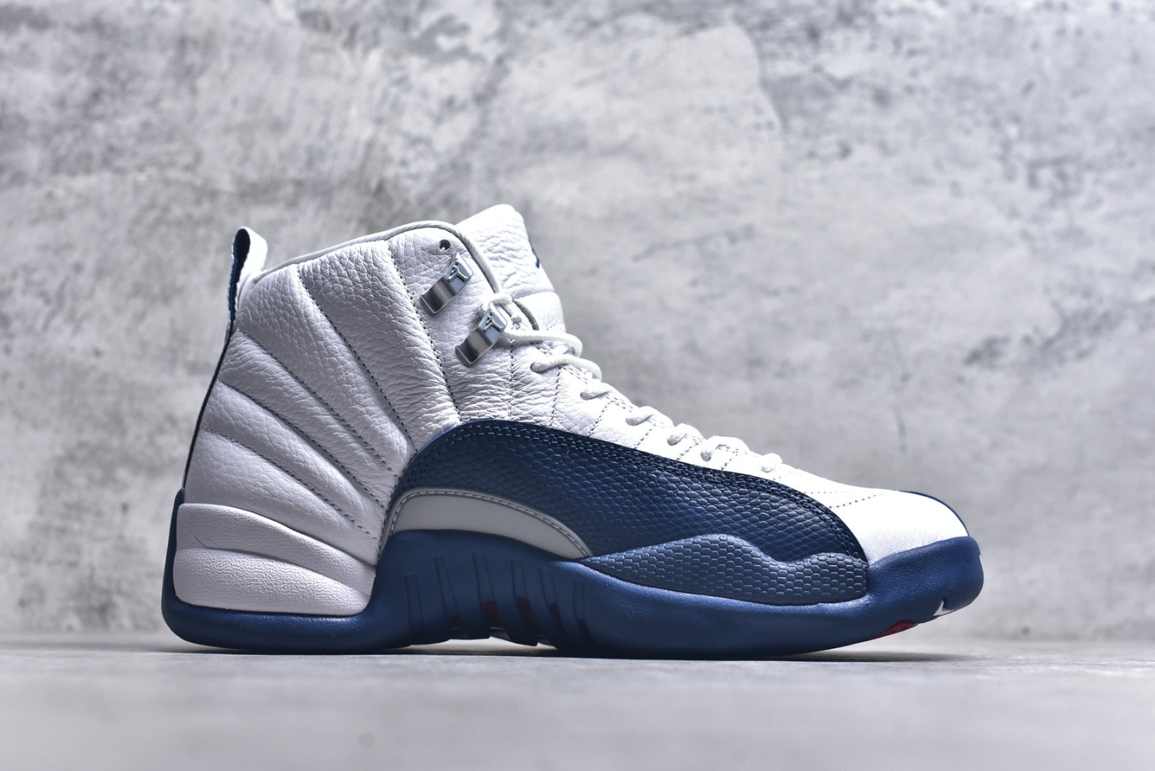 图片[3]-#Air Jordan AJ12 Retro 法国蓝 货号：CT8013-114 外贸特供批次 原楦原档案数据开模打造 原汁原味12代鞋型 进口原厂皮料 原厂碳板 原装材料 原厂定制金属扣 原厂电绣 支持与公司货全方位对比 只服务于5%懂鞋的高端客户 发国外可支持各种retail商店充正寄售 尺码：40 40.5 41 42 42.5 43 44 44.5 45 45.5 46 47.5 48.5-选品中心