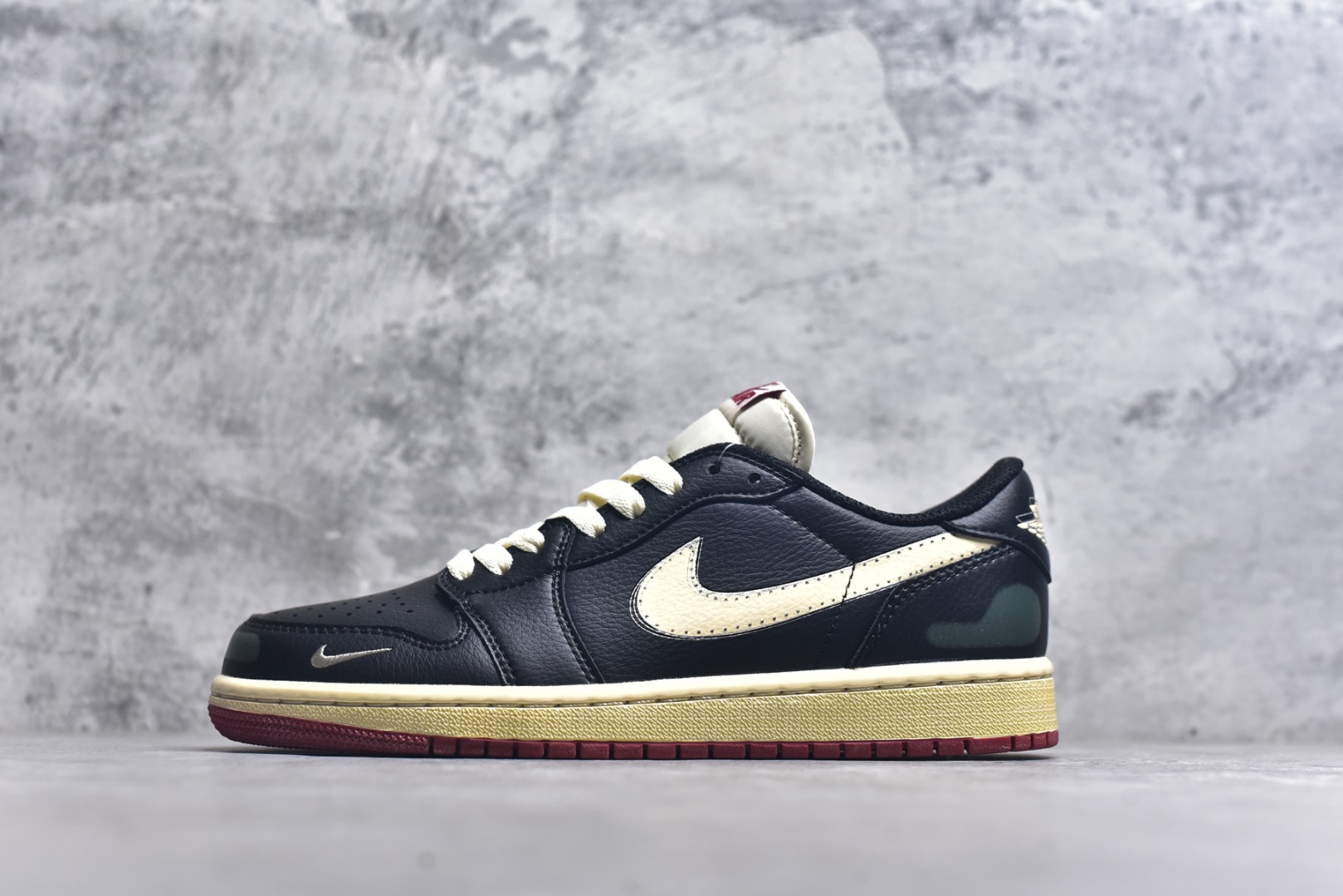 #Air Jordan AJ1 Low 低帮 IB8958-001 全新流水线出品 DT版本唯一平替选择 市场第二梯队最强版 全部原鞋开发 原楦原纸板开发 全鞋电脑针车 原厂内置全掌气垫 原盒内在原标 唯一Zp原版鞋带绑法 免检产品 全新2022版型 全头层皮料 完美零毛边处理 原厂配置全掌气垫 价格定位良心 几十个配色陆续出货 实拍调校N版已经零色差零失真 百分百还原实物色彩所见即所得 不存在货不对板色差等低级问题 选购参考实物拍摄 不混卖不参货 只用心做好货严格选品 承诺混一赔十 尺码：36 36.5 37.5 38 38.5 39 40 40.5 41 42 42.5 43 44 44.5 45-选品中心