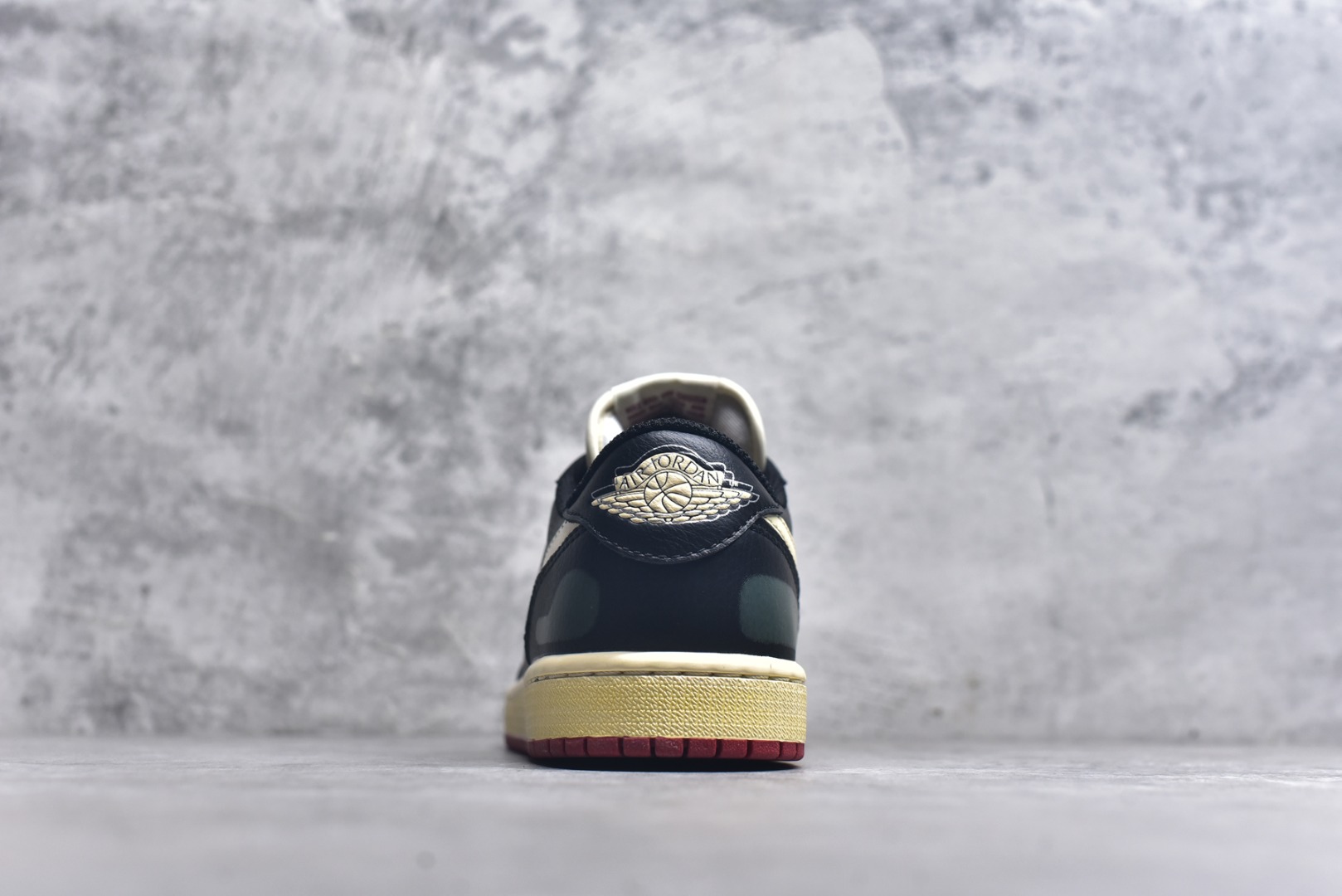 图片[5]-#Air Jordan AJ1 Low 低帮 IB8958-001 全新流水线出品 DT版本唯一平替选择 市场第二梯队最强版 全部原鞋开发 原楦原纸板开发 全鞋电脑针车 原厂内置全掌气垫 原盒内在原标 唯一Zp原版鞋带绑法 免检产品 全新2022版型 全头层皮料 完美零毛边处理 原厂配置全掌气垫 价格定位良心 几十个配色陆续出货 实拍调校N版已经零色差零失真 百分百还原实物色彩所见即所得 不存在货不对板色差等低级问题 选购参考实物拍摄 不混卖不参货 只用心做好货严格选品 承诺混一赔十 尺码：36 36.5 37.5 38 38.5 39 40 40.5 41 42 42.5 43 44 44.5 45-选品中心