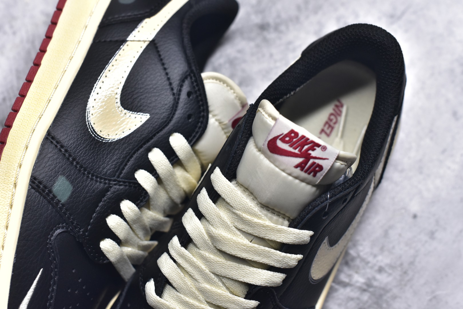 图片[9]-#Air Jordan AJ1 Low 低帮 IB8958-001 全新流水线出品 DT版本唯一平替选择 市场第二梯队最强版 全部原鞋开发 原楦原纸板开发 全鞋电脑针车 原厂内置全掌气垫 原盒内在原标 唯一Zp原版鞋带绑法 免检产品 全新2022版型 全头层皮料 完美零毛边处理 原厂配置全掌气垫 价格定位良心 几十个配色陆续出货 实拍调校N版已经零色差零失真 百分百还原实物色彩所见即所得 不存在货不对板色差等低级问题 选购参考实物拍摄 不混卖不参货 只用心做好货严格选品 承诺混一赔十 尺码：36 36.5 37.5 38 38.5 39 40 40.5 41 42 42.5 43 44 44.5 45-选品中心