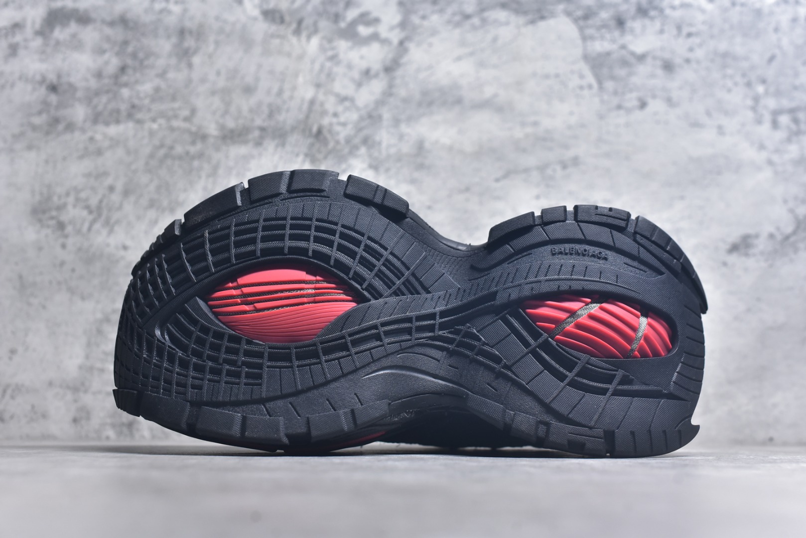 图片[6]-#Balenciaga巴黎世家17代 MONDAY 其前卫的设计、夸张的体积和反光细节赋予其特别的轮廓 采用头层牛皮材质制成，带来良好脚感，外观全新造型，鞋身富有潮流感且易穿搭，正确做旧，多层组合橡胶大底防滑耐磨货号：821135 WPLTF 0325 尺码：35-46-选品中心