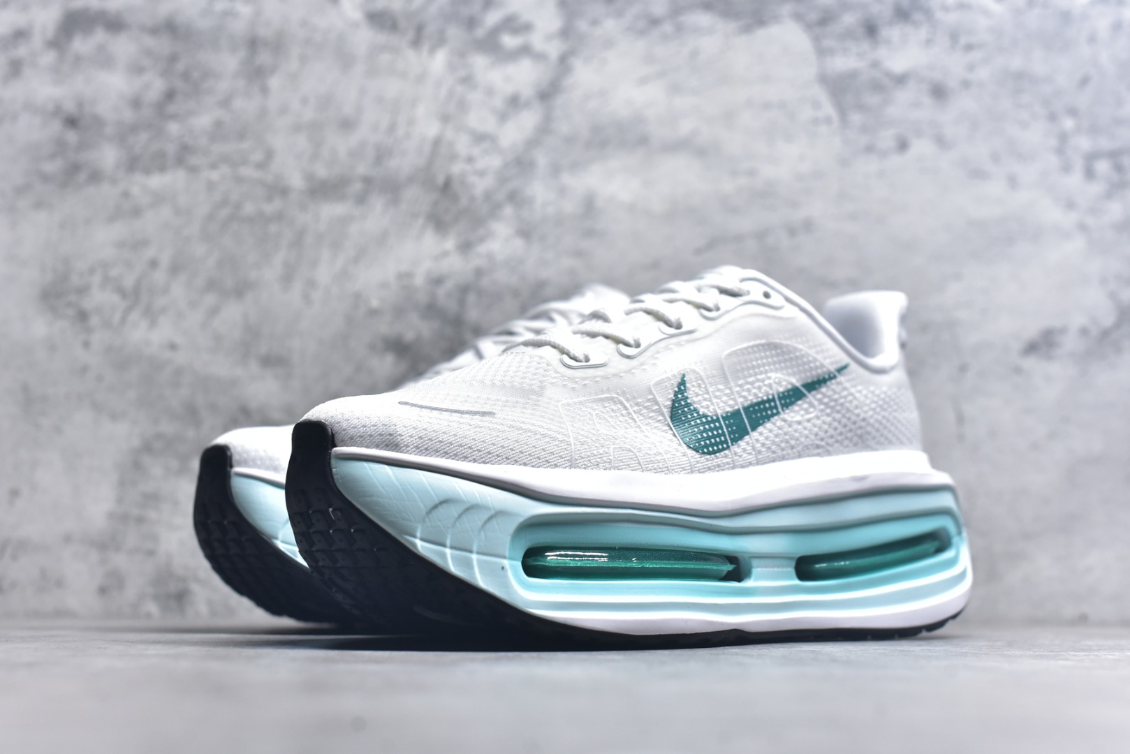 图片[2]-#耐克Nike Vomero premium Air气垫40周年舒适百搭防滑耐磨 支撑缓震低帮 休闲跑步鞋 时尚外观和运动美学 结合泡棉缓震配置复古设计风格 泡棉中底 轻盈缓震 缓震鞋垫 尺码： 36 37 38 39 40 41 42 43 44 45 货号 FN8453-选品中心