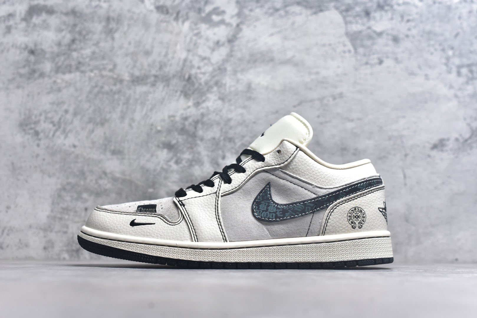 #海外爆款限量发售！Nike Jordan Air Jordan 1“克罗心联名——花勾猪八” 高端定制 低帮 复古 减震 防滑 耐磨 篮球鞋 定制鞋盒 大厂纯原品质出货 超高清洁度 皮料切割干净无任何毛边 细节完美 货号：QR2025-004 尺码：36 36.5 37.5 38 38.5 39 40 40.5 41 42 42.5 43 44 44.5 45-选品中心