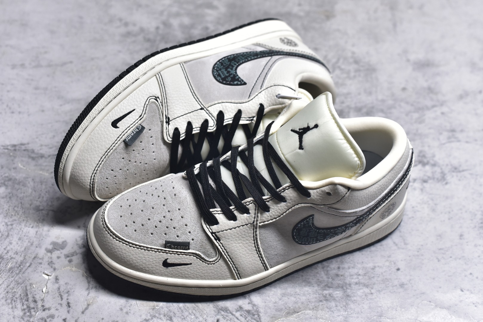 图片[7]-#海外爆款限量发售！Nike Jordan Air Jordan 1“克罗心联名——花勾猪八” 高端定制 低帮 复古 减震 防滑 耐磨 篮球鞋 定制鞋盒 大厂纯原品质出货 超高清洁度 皮料切割干净无任何毛边 细节完美 货号：QR2025-004 尺码：36 36.5 37.5 38 38.5 39 40 40.5 41 42 42.5 43 44 44.5 45-选品中心