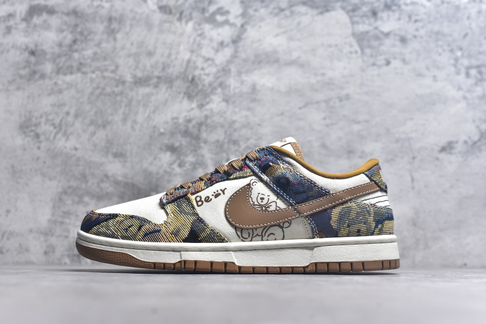 #Nike SB Dunk Low 复古织布小熊 高端定制 低帮休闲板鞋 SC0601-459 #定制鞋盒 大厂纯原品质出货 超高清洁度 皮料切割干净无任何毛边 细节完美 尺码：36 36.5 37.5 38 38.5 39 40 40.5 41 42 42.5 43 44 44.5 45 9.E5-选品中心