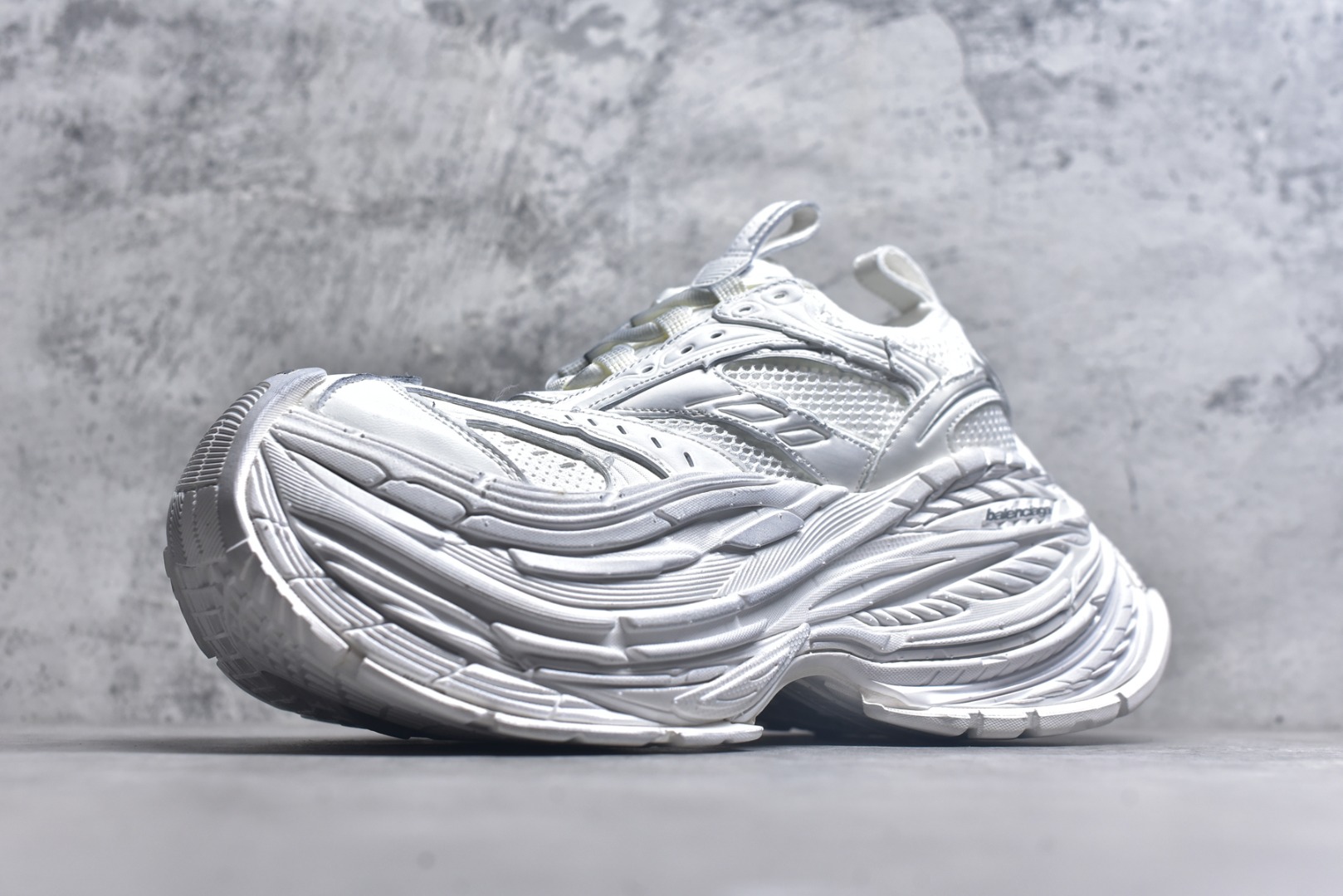 图片[2]-#Balenciaga巴黎世家17代 MONDAY 其前卫的设计、夸张的体积和反光细节赋予其特别的轮廓 采用头层牛皮材质制成，带来良好脚感，外观全新造型，鞋身富有潮流感且易穿搭，正确做旧，多层组合橡胶大底防滑耐磨货号：821135 WPLTF 0101 尺码：35-46-选品中心