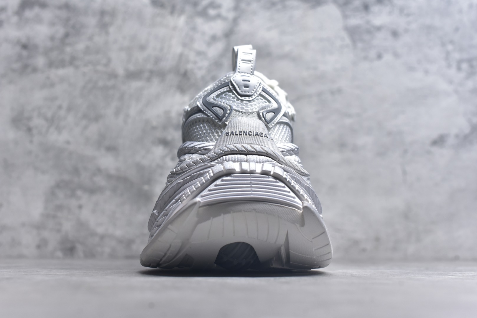 图片[5]-#Balenciaga巴黎世家17代 MONDAY 其前卫的设计、夸张的体积和反光细节赋予其特别的轮廓 采用头层牛皮材质制成，带来良好脚感，外观全新造型，鞋身富有潮流感且易穿搭，正确做旧，多层组合橡胶大底防滑耐磨货号：821135 WPLTF 0101 尺码：35-46-选品中心