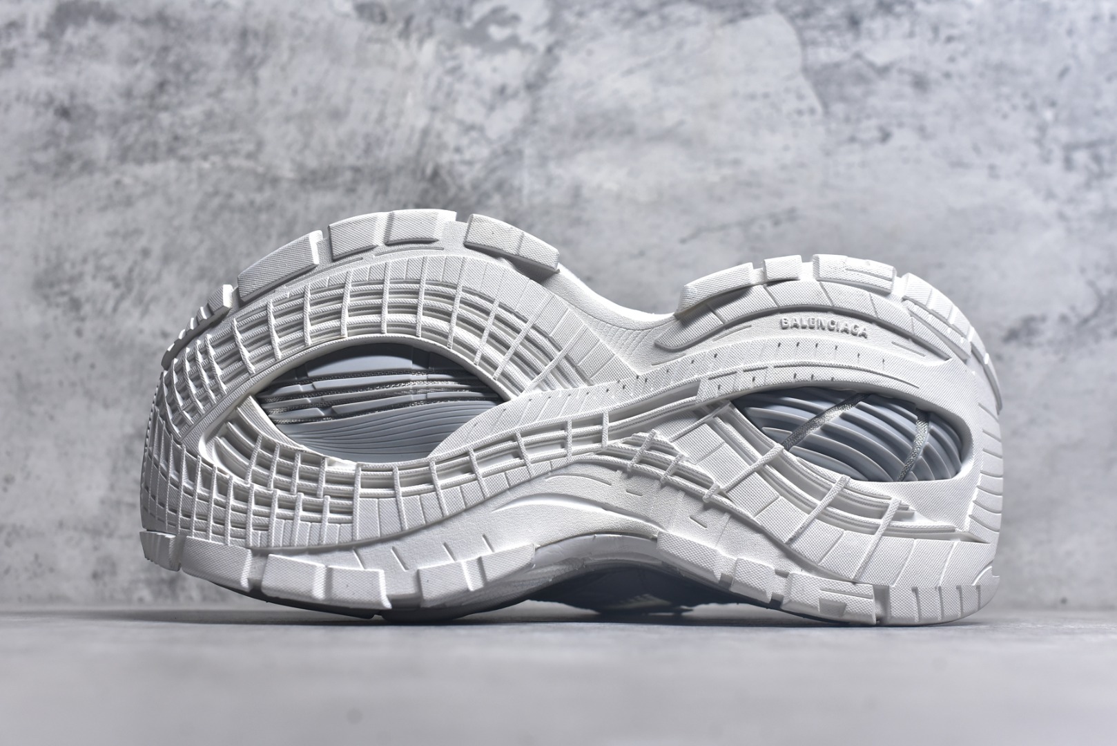 图片[6]-#Balenciaga巴黎世家17代 MONDAY 其前卫的设计、夸张的体积和反光细节赋予其特别的轮廓 采用头层牛皮材质制成，带来良好脚感，外观全新造型，鞋身富有潮流感且易穿搭，正确做旧，多层组合橡胶大底防滑耐磨货号：821135 WPLTF 0101 尺码：35-46-选品中心