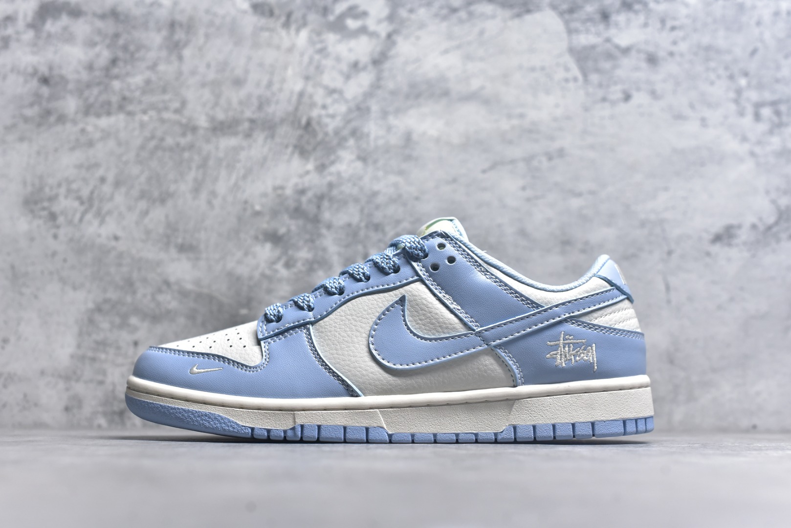#Nk SB Dunk Low Supreme联名-大学蓝 周年高端定制 低帮休闲板鞋 BB9898-004 #定制鞋盒 大厂纯原品质出货 超高清洁度 皮料切割干净无任何毛边 细节完美 尺码：36 36.5 37.5 38 38.5 39 40 40.5 41 42 42.5 43 44 44.5 45 9.E5-选品中心