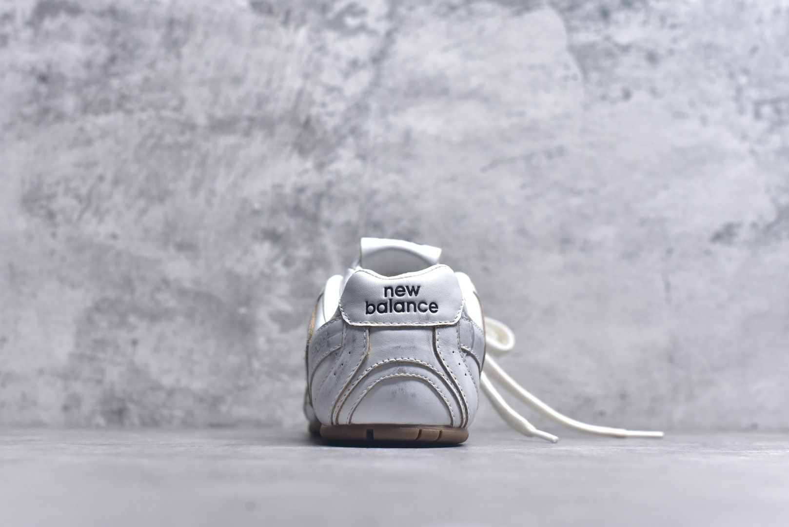 图片[5]-#MiuMiu&NB•联名款新色上新 美拉德配色德训鞋运动鞋miumiu&nb530最新款新色上新！特别piu亮的银色渡边设计！经典的网面拼接皮面设计，上脚舒适轻便！一如既往的还原原版大底！三色上新！其中感觉银色最漂亮！谁能不爱亮闪闪呢！很适合春夏哦！透气孔设计不怕闷脚出汗哦！！ 材质：牛皮 内里：透气网 大底：原版定制橡胶大底 尺码：35-44（半）-选品中心