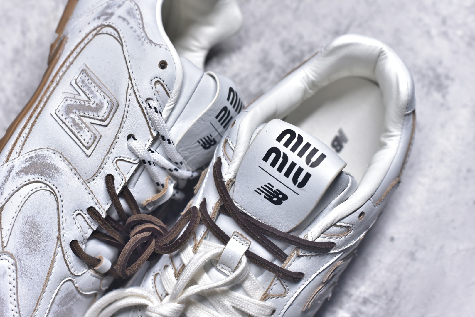 图片[9]-#MiuMiu&NB•联名款新色上新 美拉德配色德训鞋运动鞋miumiu&nb530最新款新色上新！特别piu亮的银色渡边设计！经典的网面拼接皮面设计，上脚舒适轻便！一如既往的还原原版大底！三色上新！其中感觉银色最漂亮！谁能不爱亮闪闪呢！很适合春夏哦！透气孔设计不怕闷脚出汗哦！！ 材质：牛皮 内里：透气网 大底：原版定制橡胶大底 尺码：35-44（半）-选品中心